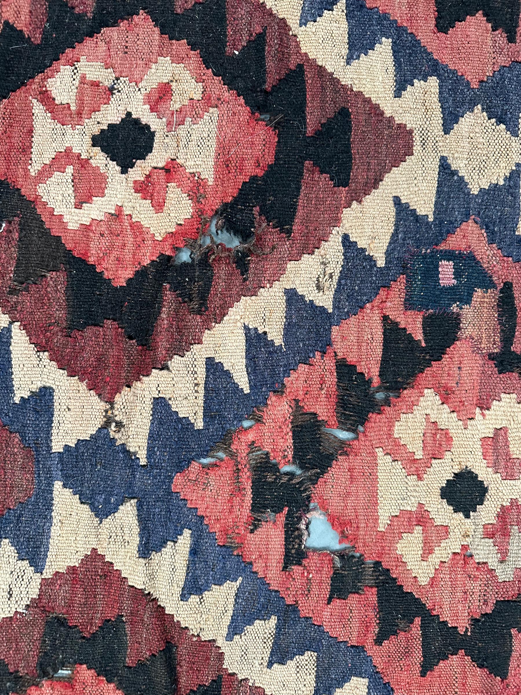 1920 Antiker Flachgewebter Kelim-Teppich aus Stammes Kelim Geometrischer Teppich 10x16 310cm x 472cm im Zustand „Gut“ im Angebot in New York, NY
