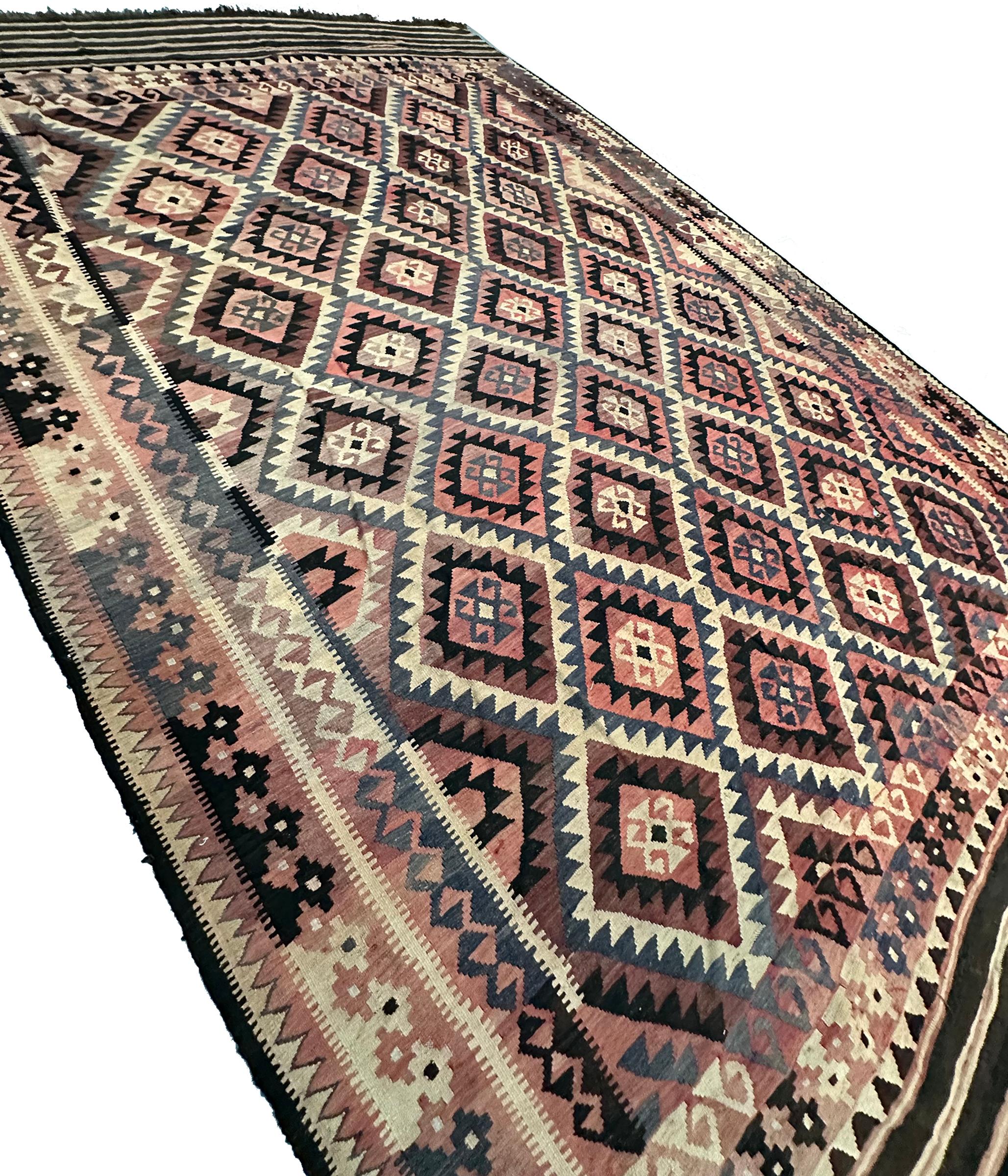 1920 Antiker Flachgewebter Kelim-Teppich aus Stammes Kelim Geometrischer Teppich 10x16 310cm x 472cm im Angebot 1