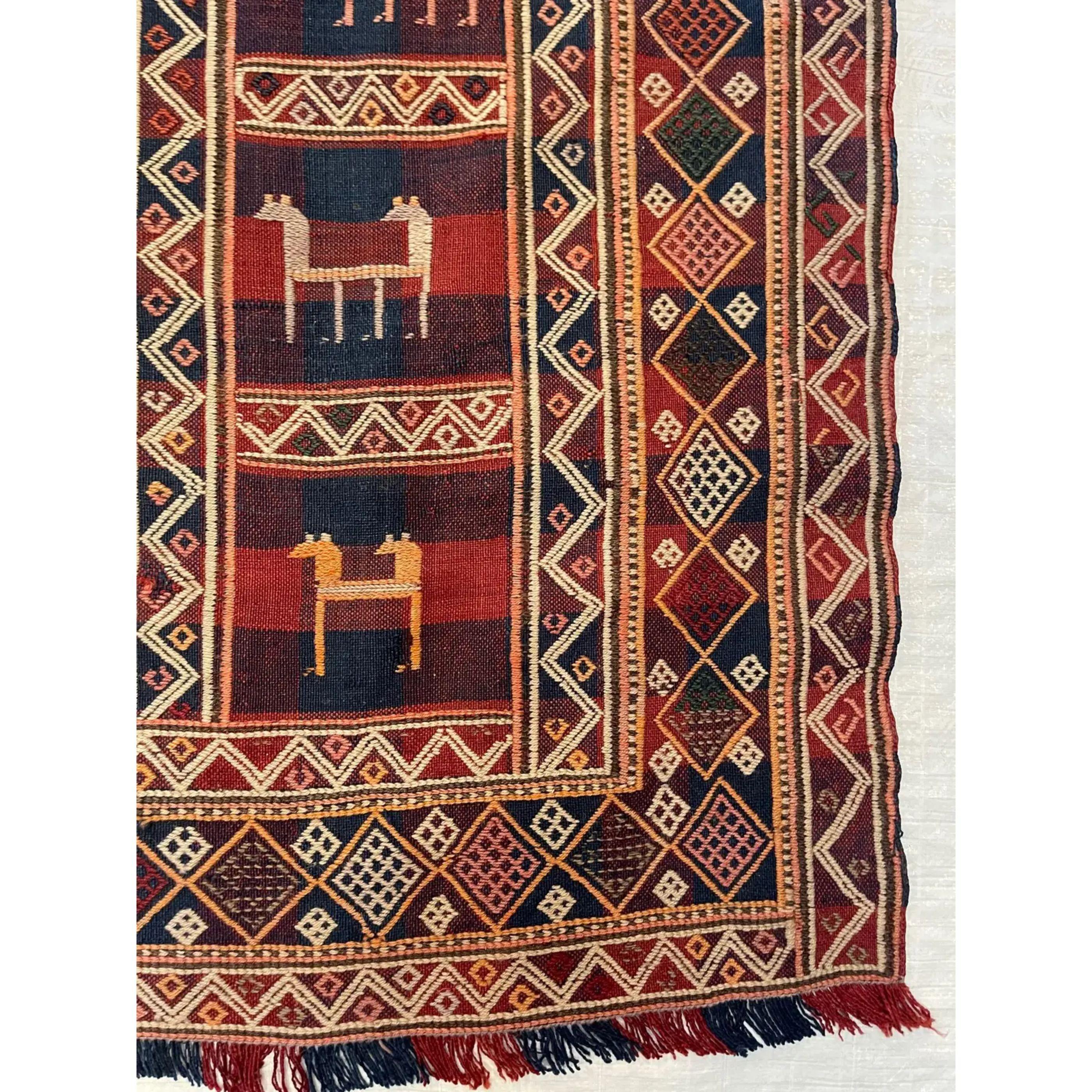 Bessarabique Tapis Kilim tribal ancien de 1920 en vente