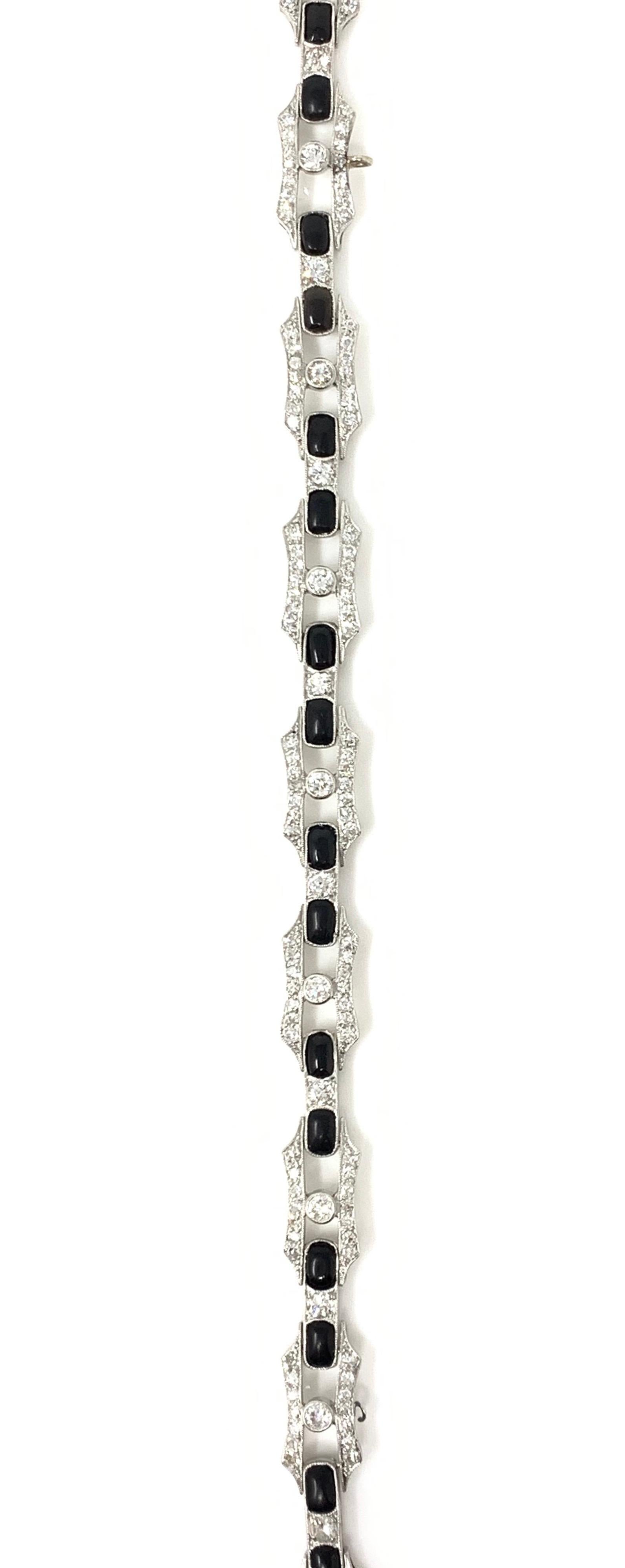 1920 Antique White Diamond and Black Onyx Bracelet in Platinum In Excellent Condition For Sale In New York, NY
