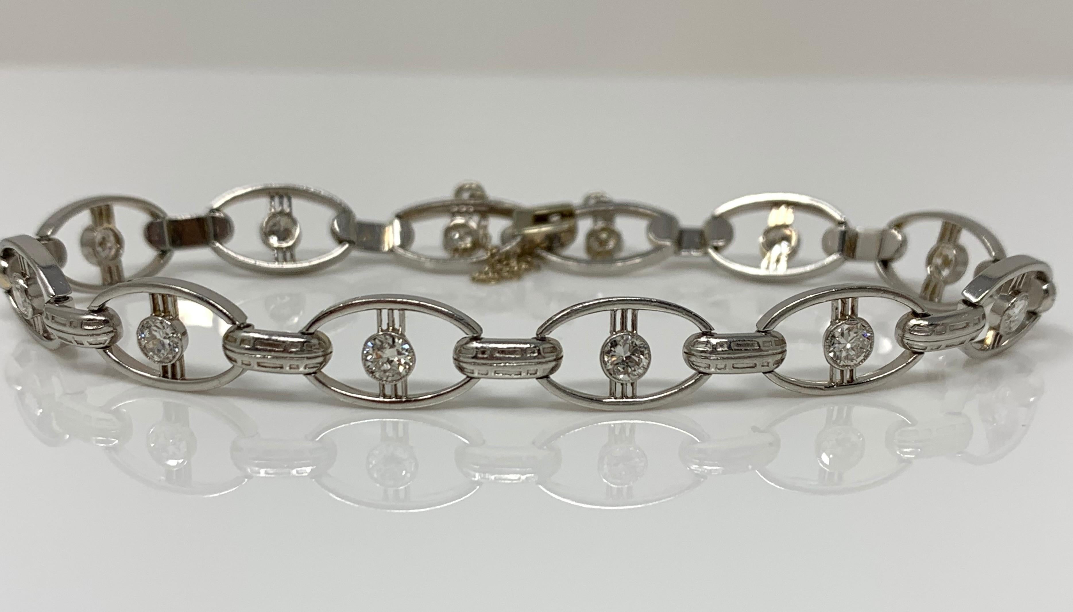 1920 Antique White Diamond Bracelet in Platinum In Excellent Condition For Sale In New York, NY