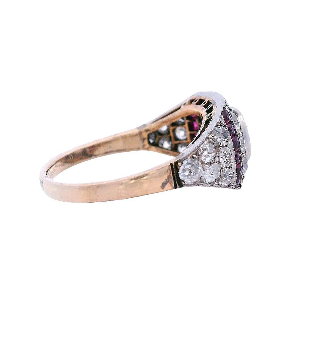Anillo Art Déco 1920 de oro de 18 quilates y platino con 2,50 quilates de diamantes y rubíes en Bueno estado para la venta en Aventura, FL