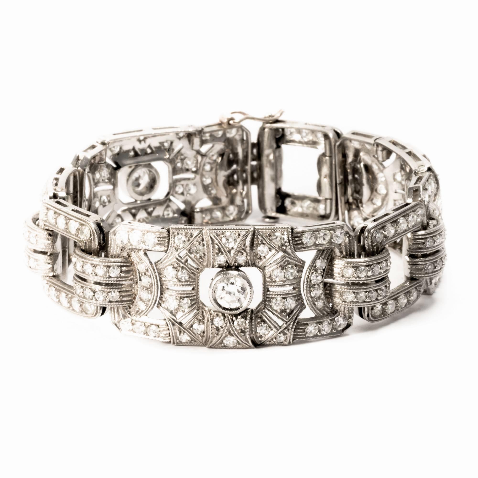This 1920 art deco link bracelet in white gold shows retcangular  and square elements elegantly linked together. 3 large diamonds (approximately 0.20 carats each) set in a milgrain bezel are enhanced by numerous diamonds in pavé.

Actual bangle