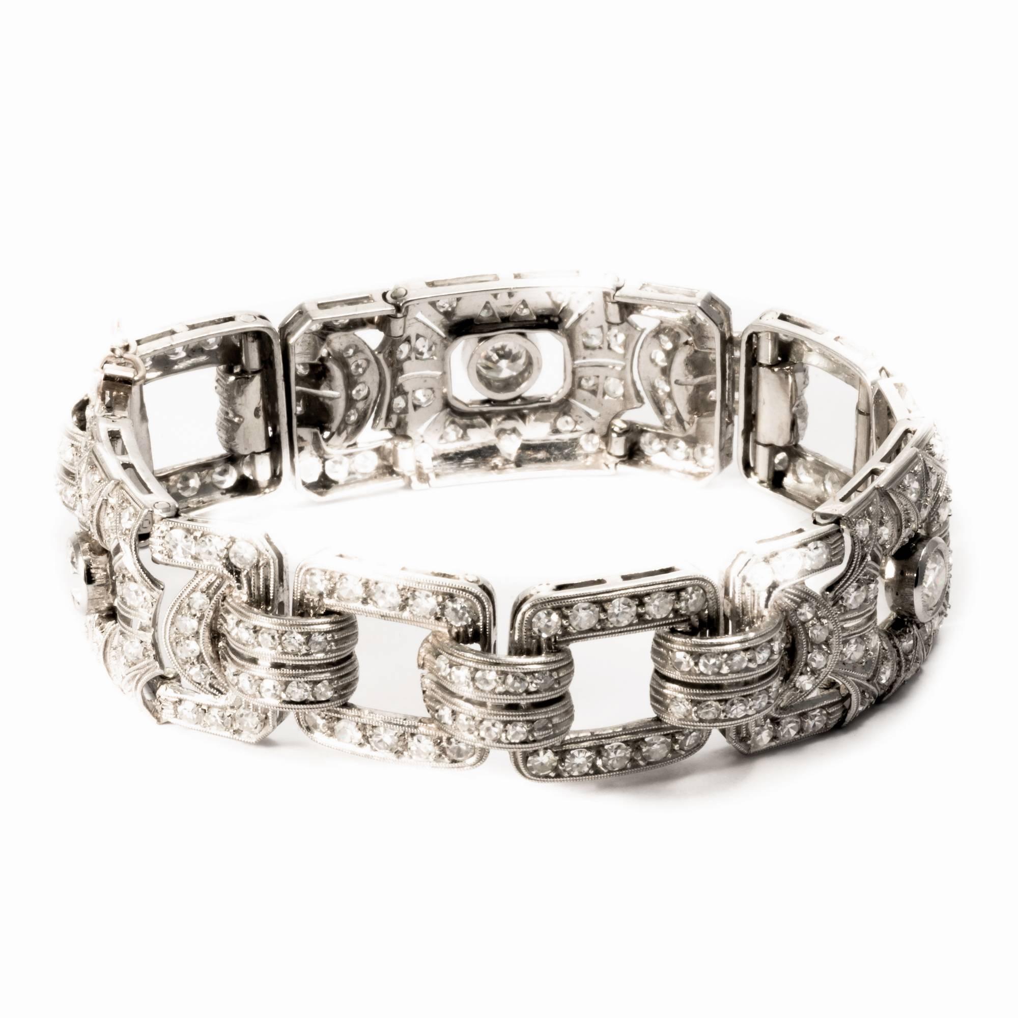 1920 Art Deco Link Diamond 18K Gold Milgrain Bangle Bracelet In Good Condition In Roma, IT