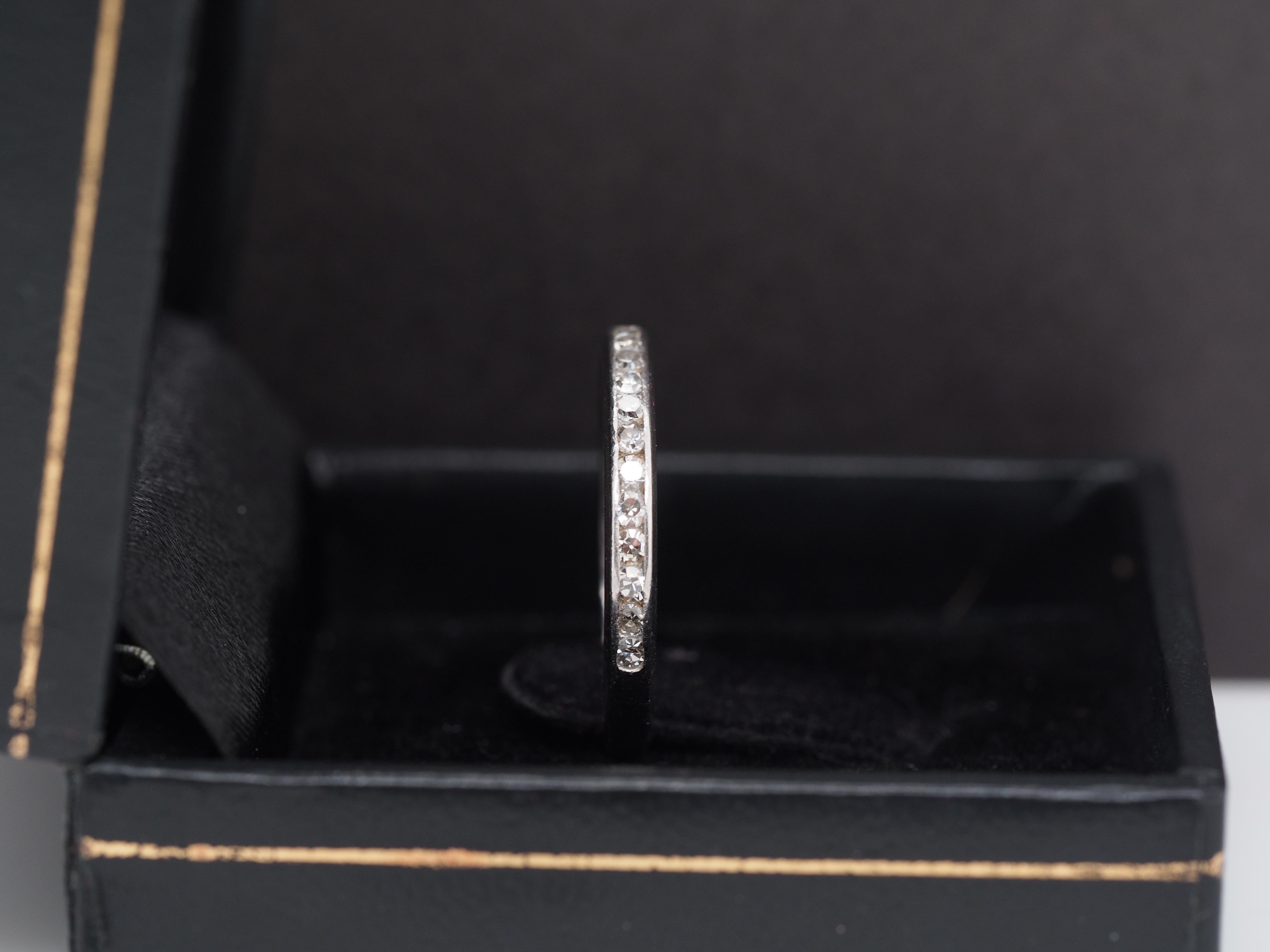 1920 Art Deco Platinum 1.00cttw Antique Cut Diamond Wedding Band For Sale 1