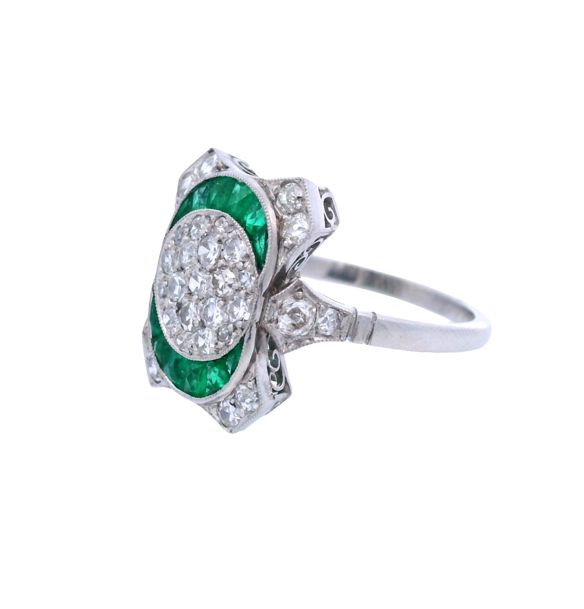 1920 Anillo Art Decó de Platino con 1,42 CTW en Diamantes y Esmeraldas en Bueno estado para la venta en Aventura, FL