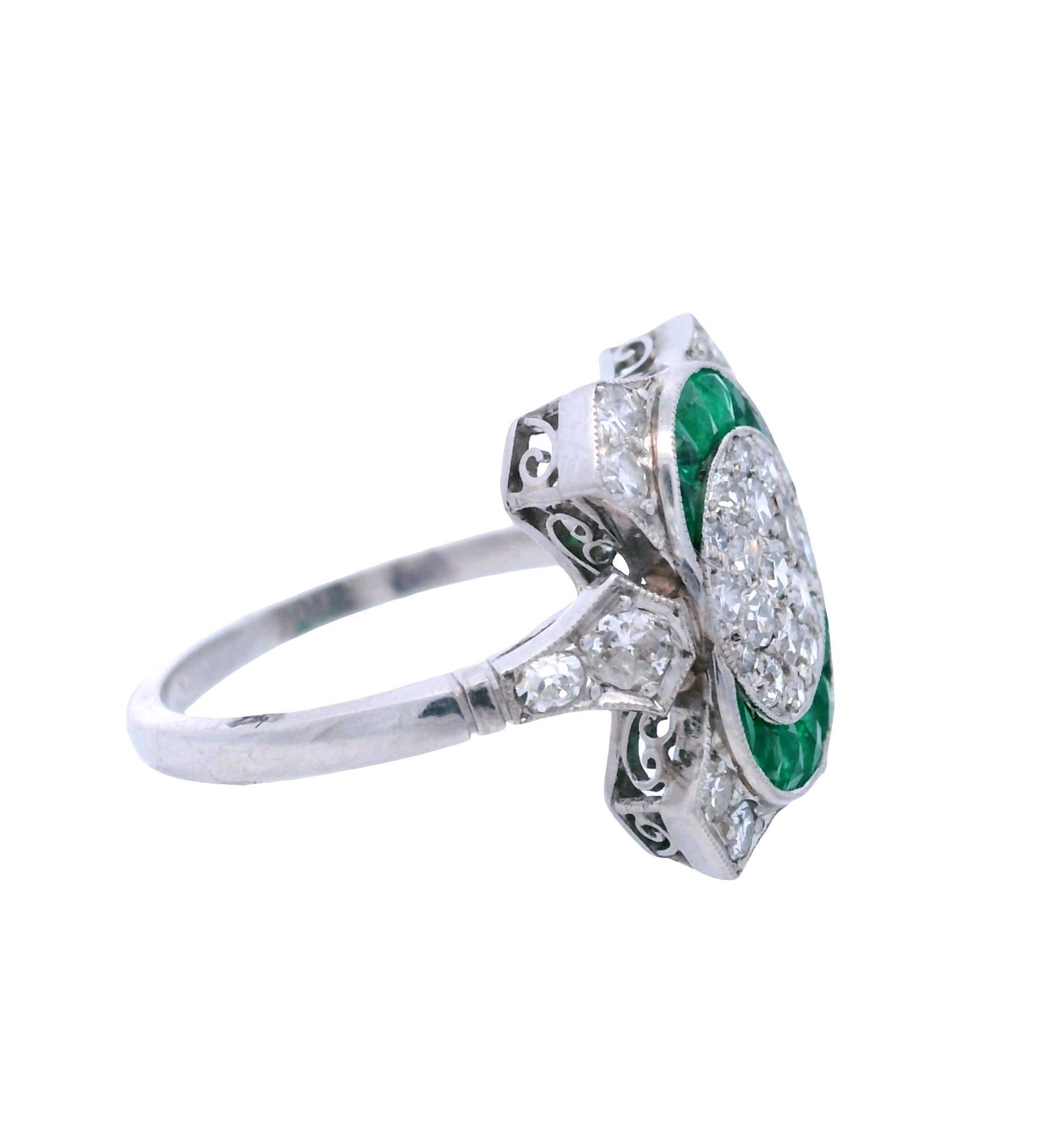 Femenino o masculino 1920 Anillo Art Decó de Platino con 1,42 CTW en Diamantes y Esmeraldas en venta