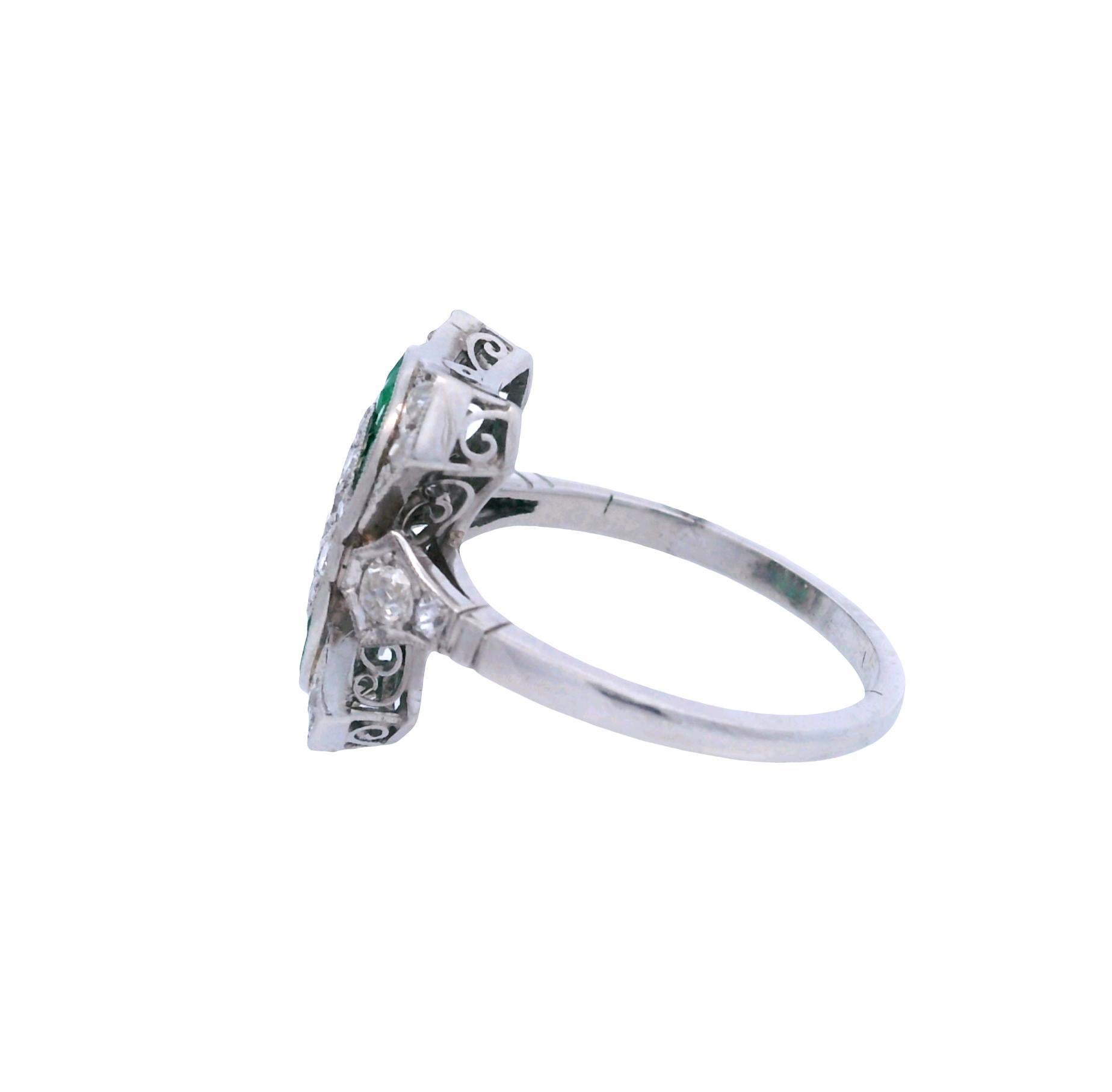 1920 Anillo Art Decó de Platino con 1,42 CTW en Diamantes y Esmeraldas en venta 1