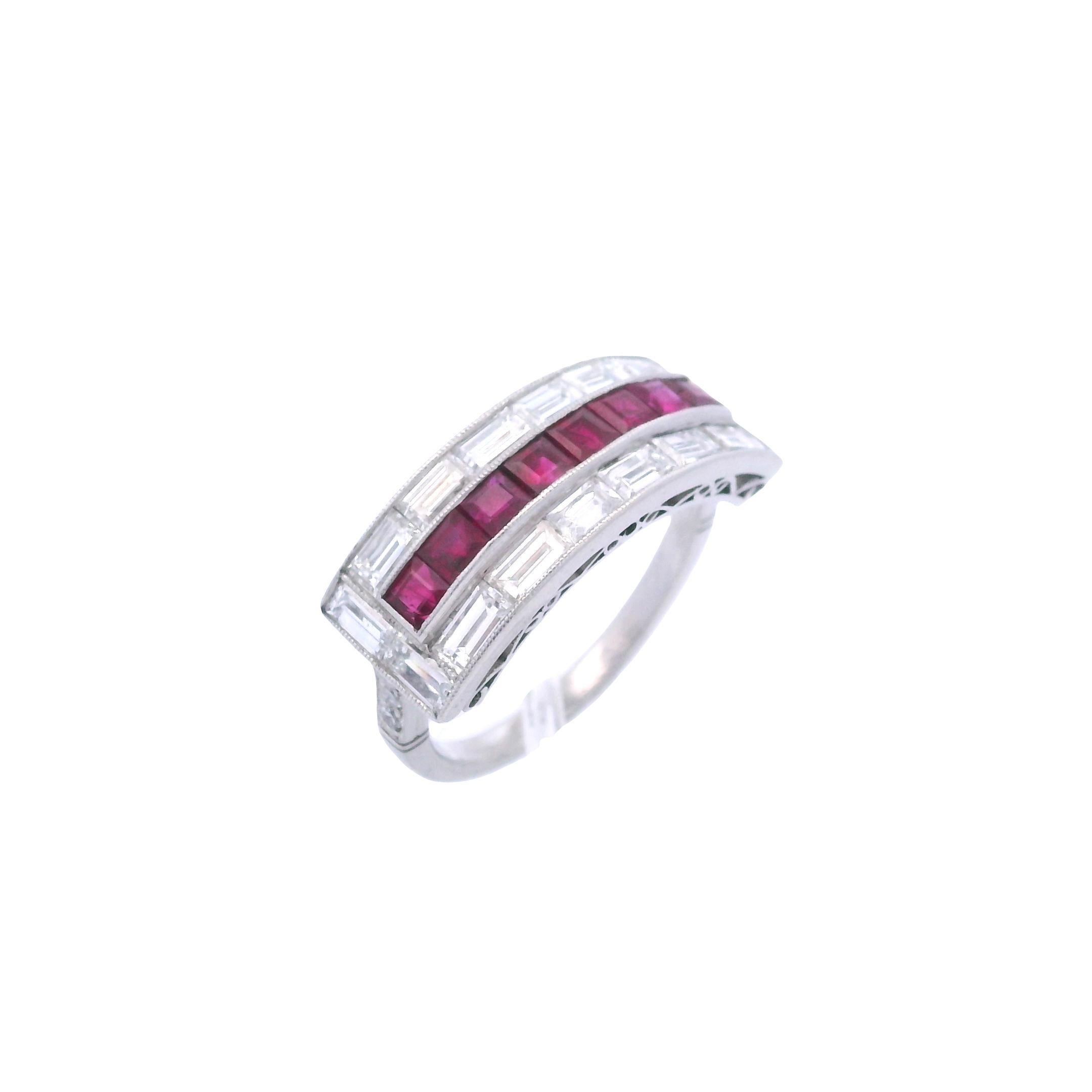 1920 Art Deco Platin Ring mit 3,00 Karat in Diamanten und Rubinen im Zustand „Gut“ im Angebot in Aventura, FL
