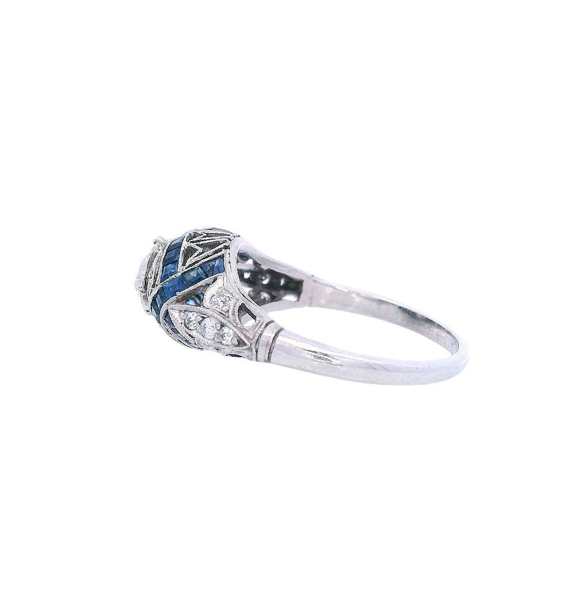 1920 Anillo Art Déco de Platino con Diamantes y Zafiros Corte redondo en venta