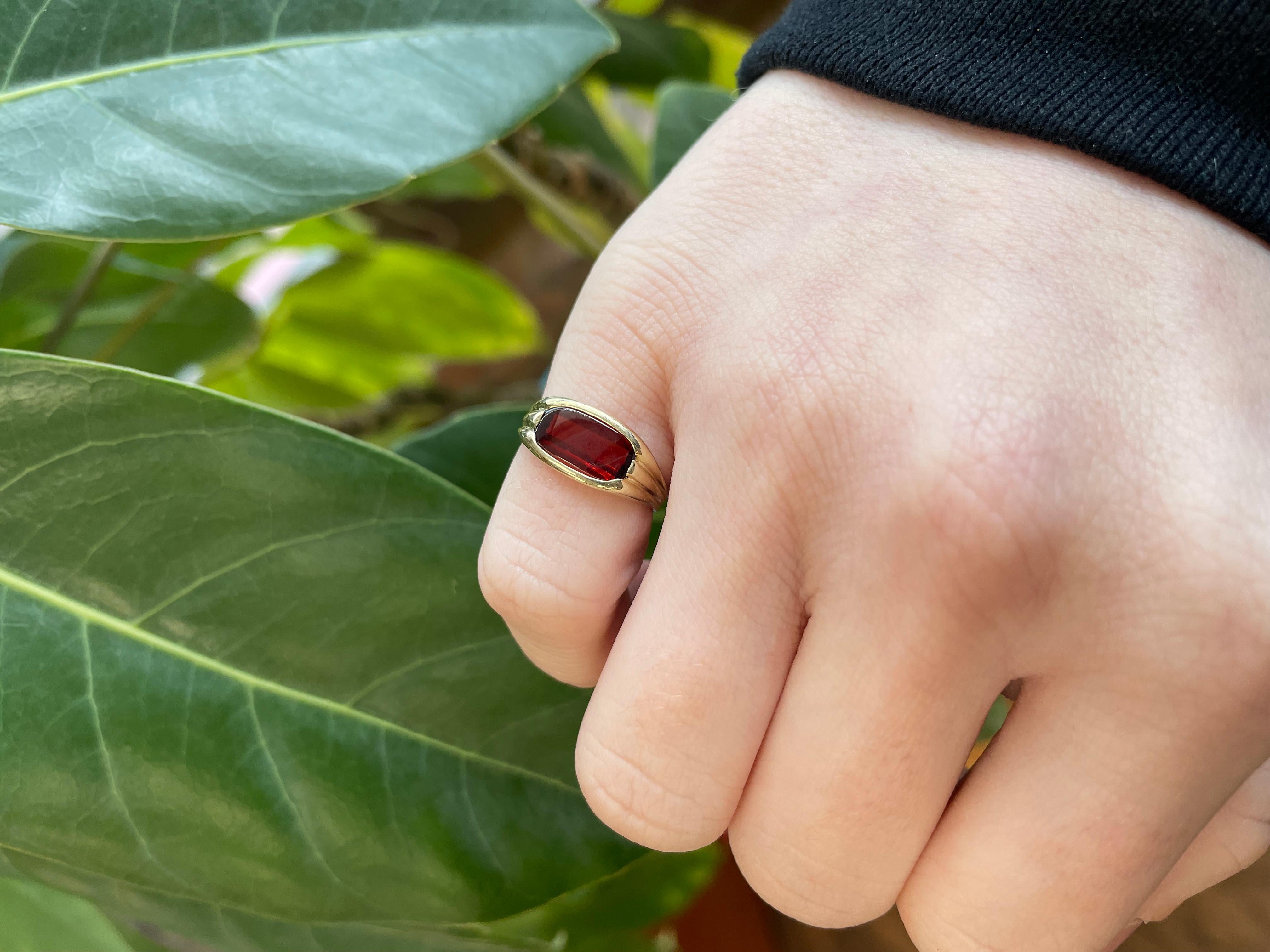 Art Deco Gelbgold Granatring mit Lünettenfassung, 1920 4