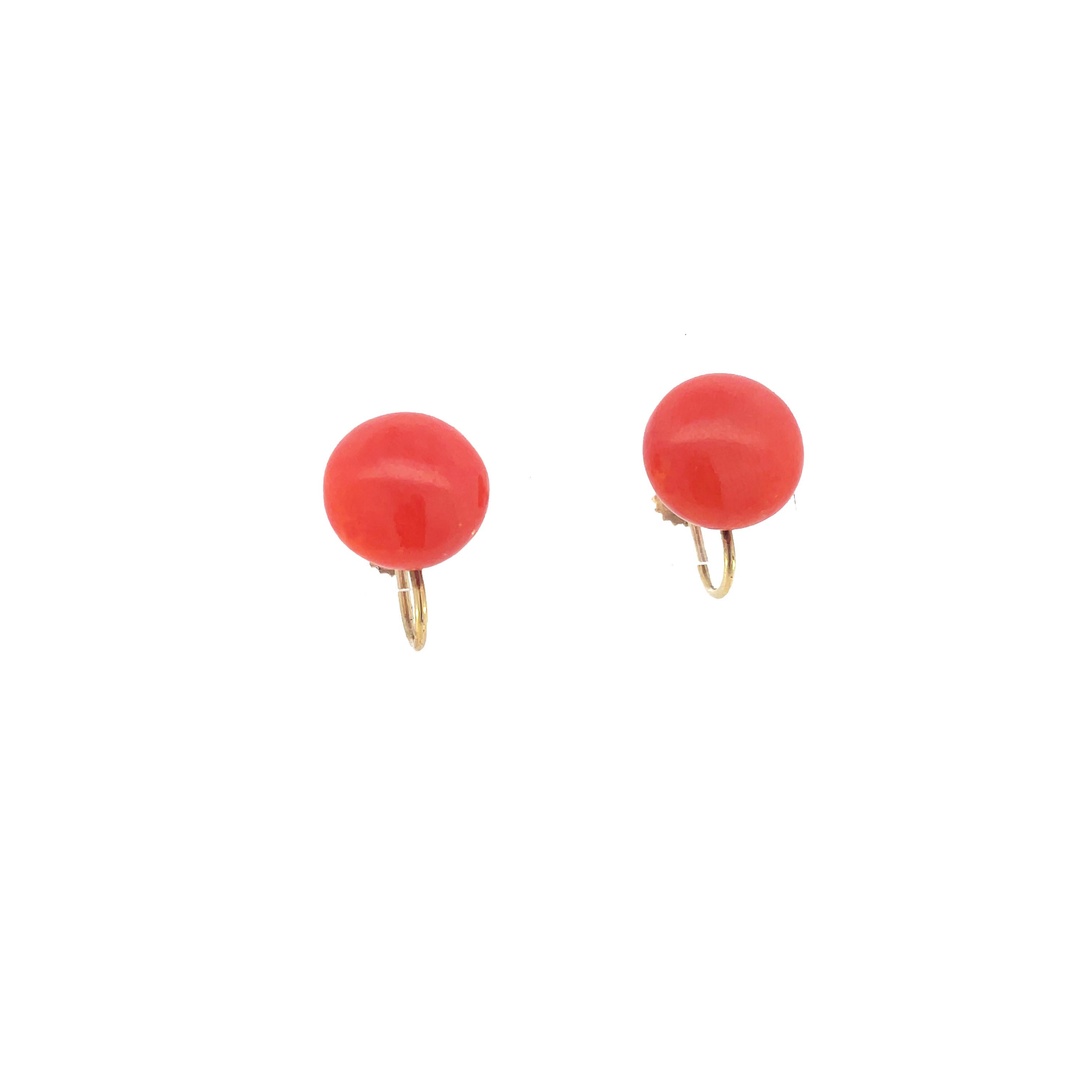 Round Cut 1920 Austrian Natural Coral 18K Yellow Gold Screw Back Earrings