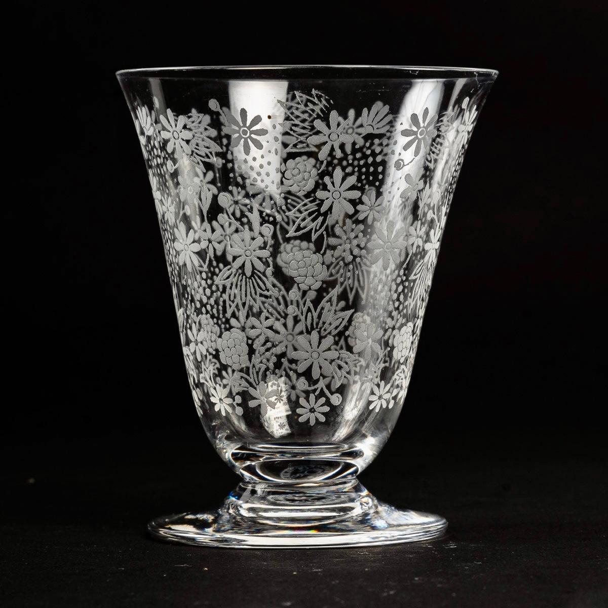 1920 Baccarat 25 Pieces Crystal Elisabeth Elizabeth 24 Glasses 1 Decanter In Good Condition In Boulogne Billancourt, FR