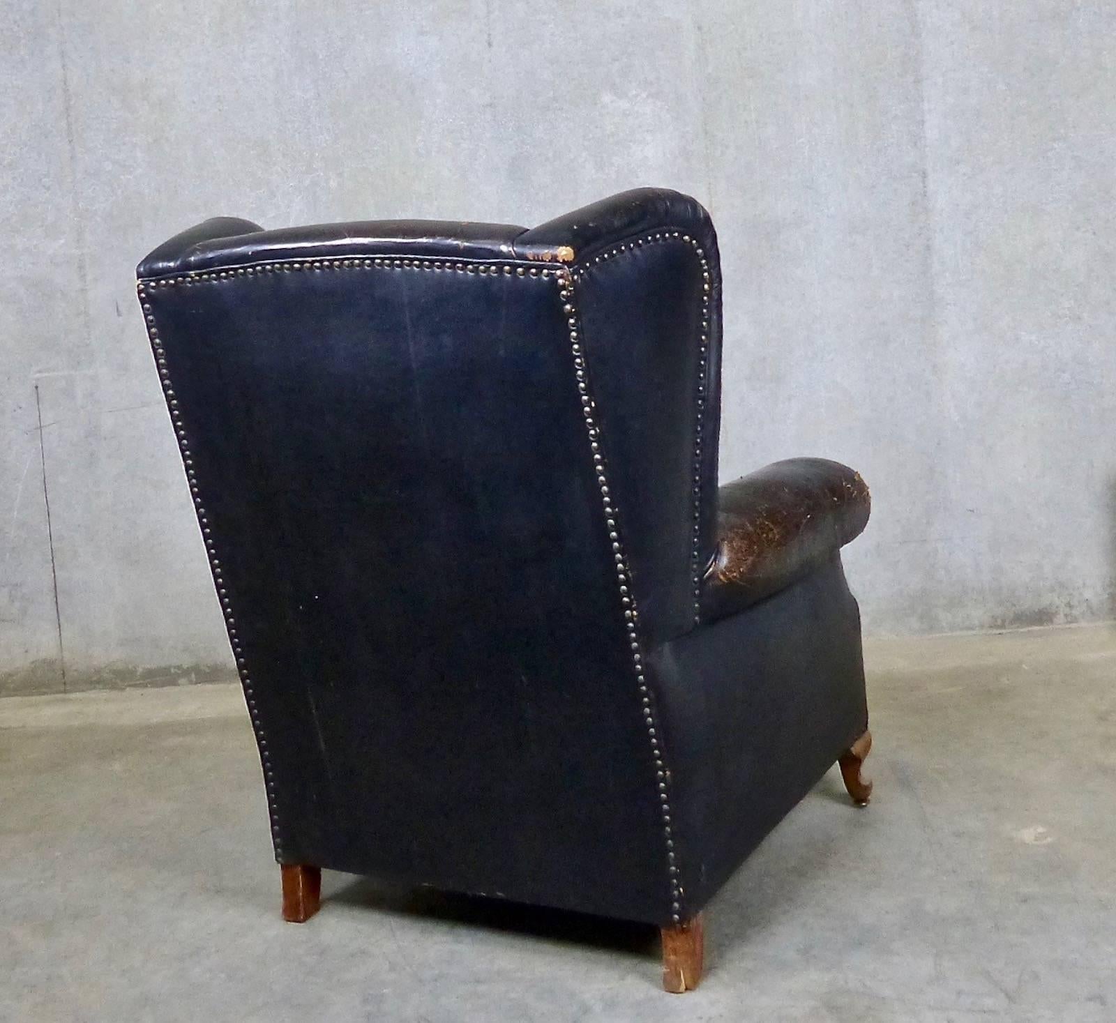 International Style 1920 Black Tufted Leather Lounge Chair