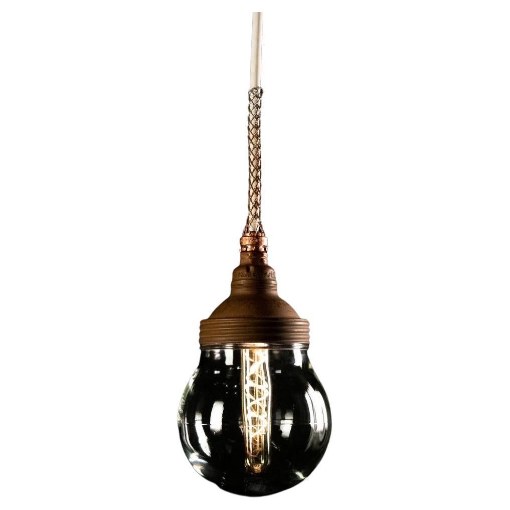 1920 cuivre benjamin industriel  Globe Lighting Suspension en verre en vente
