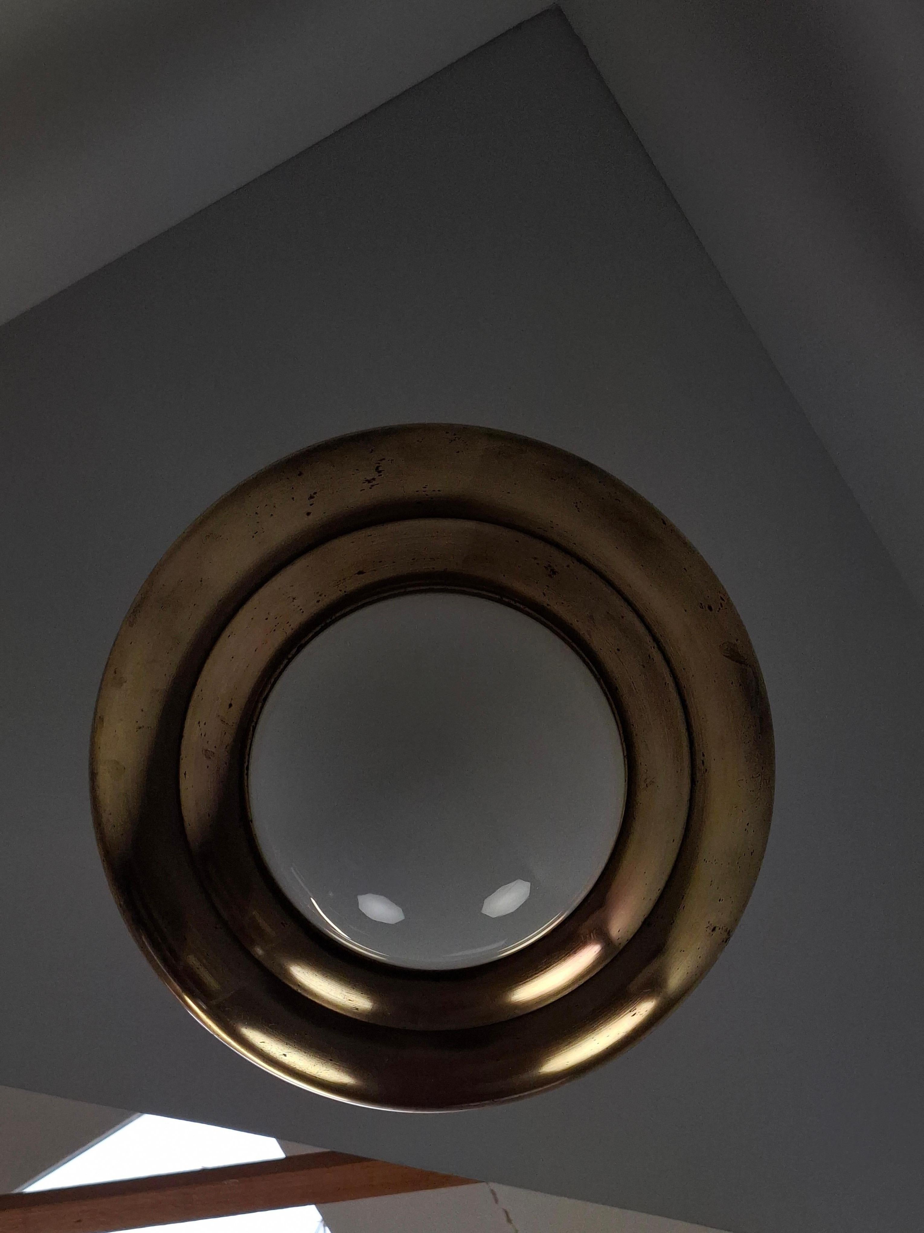 1920 Lámpara colgante checoslovaca Art Decó de latón y cristal opalino, Napako 13443 en venta 7