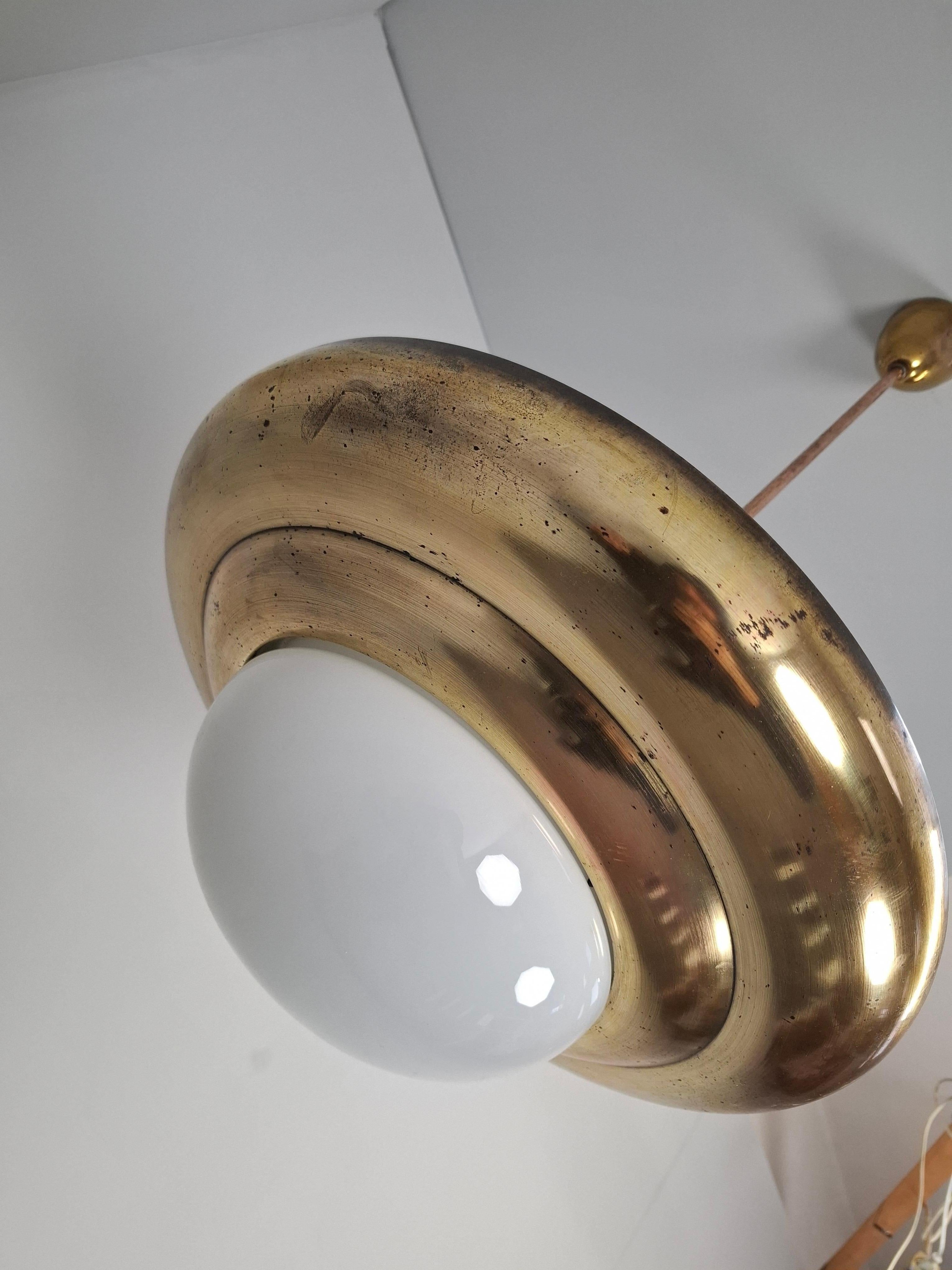 1920 Lámpara colgante checoslovaca Art Decó de latón y cristal opalino, Napako 13443 en venta 12