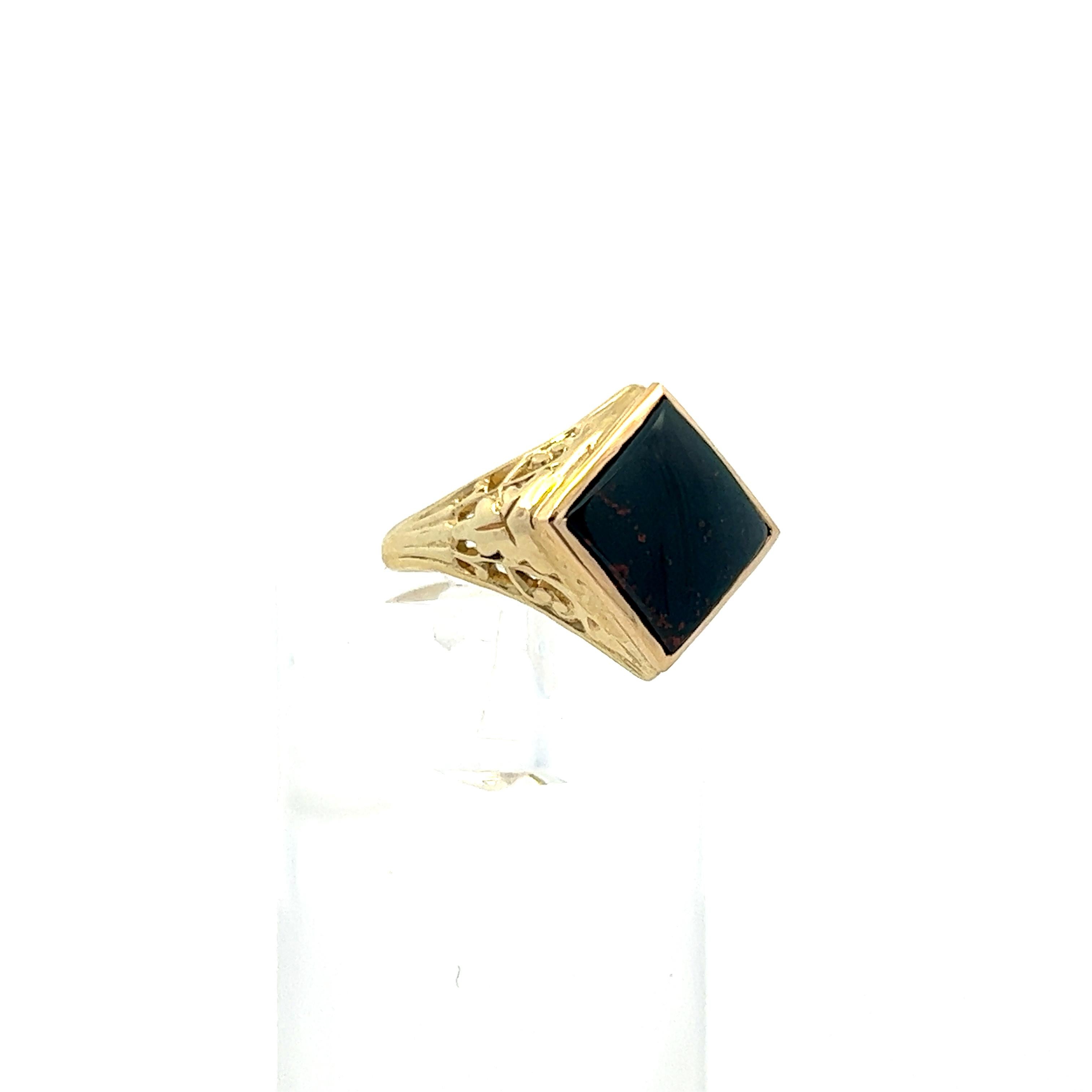 1920 Edwardian Bloodstone Yellow Gold Filigree Ring In Excellent Condition In Lexington, KY