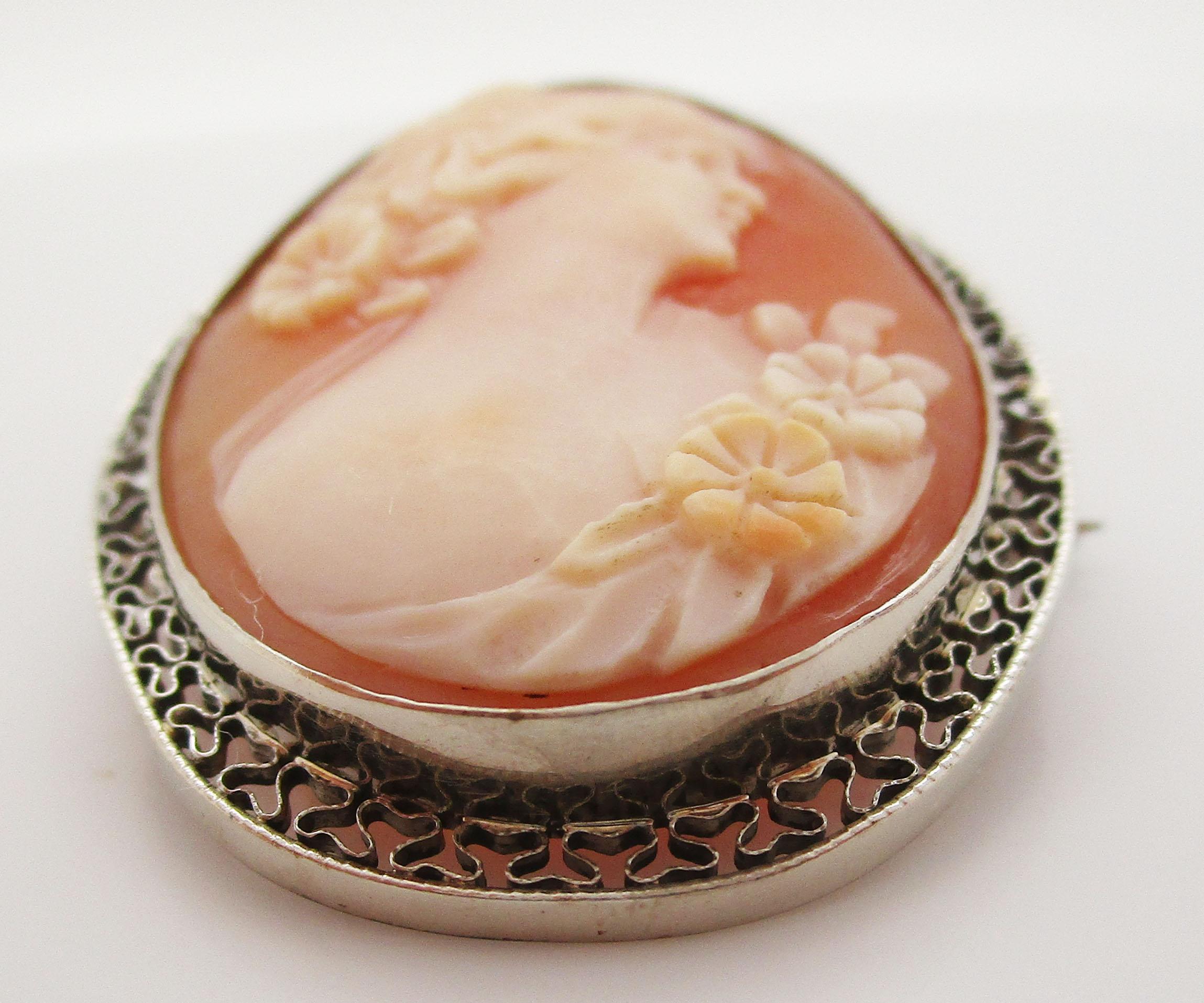 1920 Edwardian Hand Carved Three Color Shell Cameo in 10 Karat Gold Filigree Pi In Excellent Condition In Lexington, KY