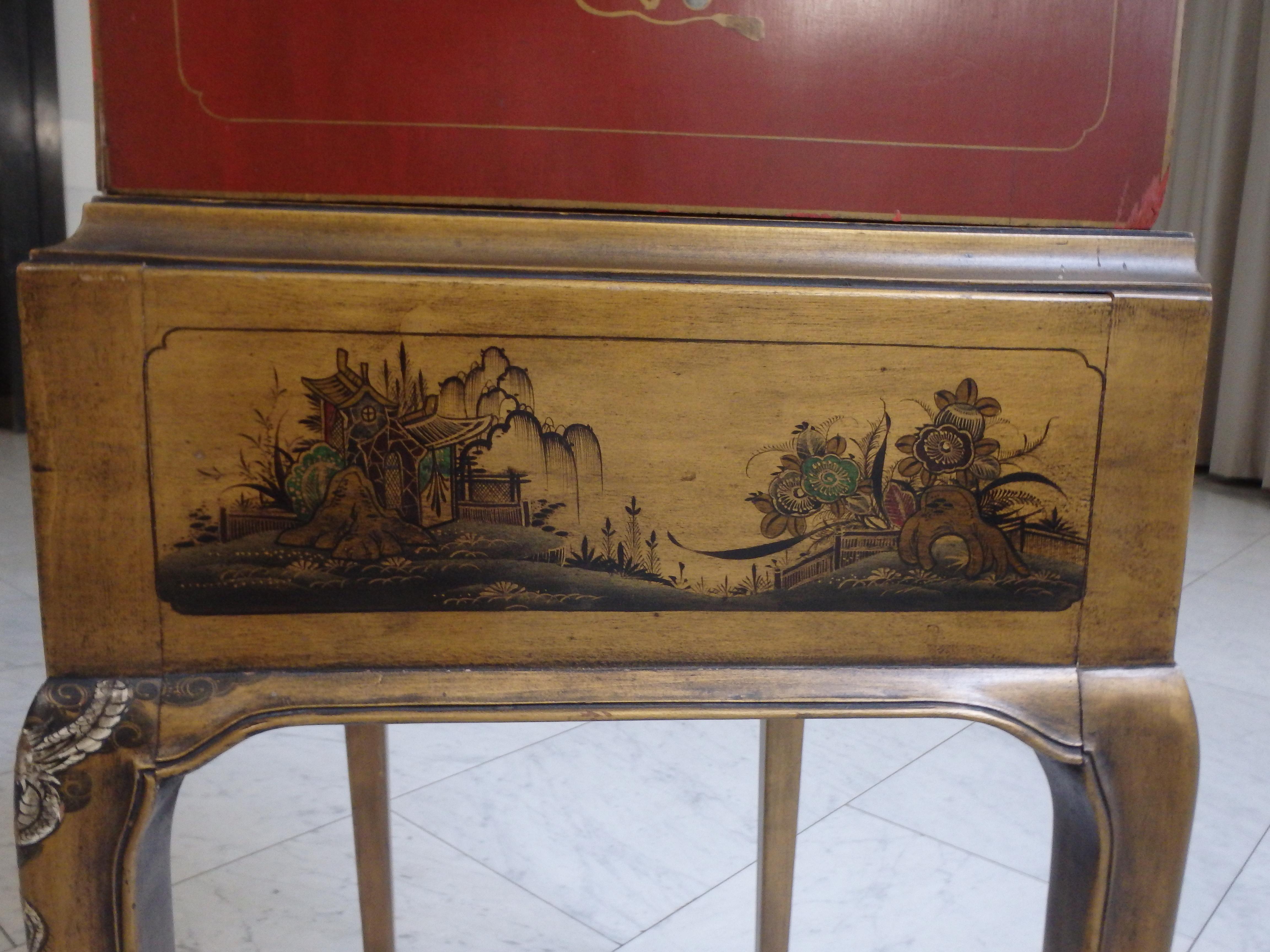1920 elegant Japonisem red and gold dry bar with sculpted figures and pagodes For Sale 9