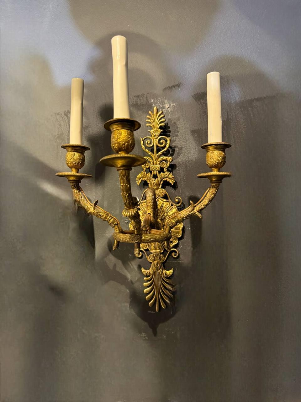 Francese 1920 Impero Bronze Swam Sconces 3 Lights in vendita