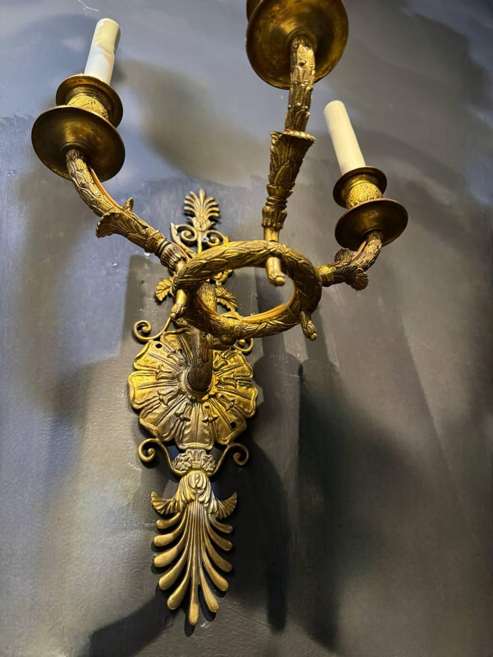 Inizio XX secolo 1920 Impero Bronze Swam Sconces 3 Lights in vendita