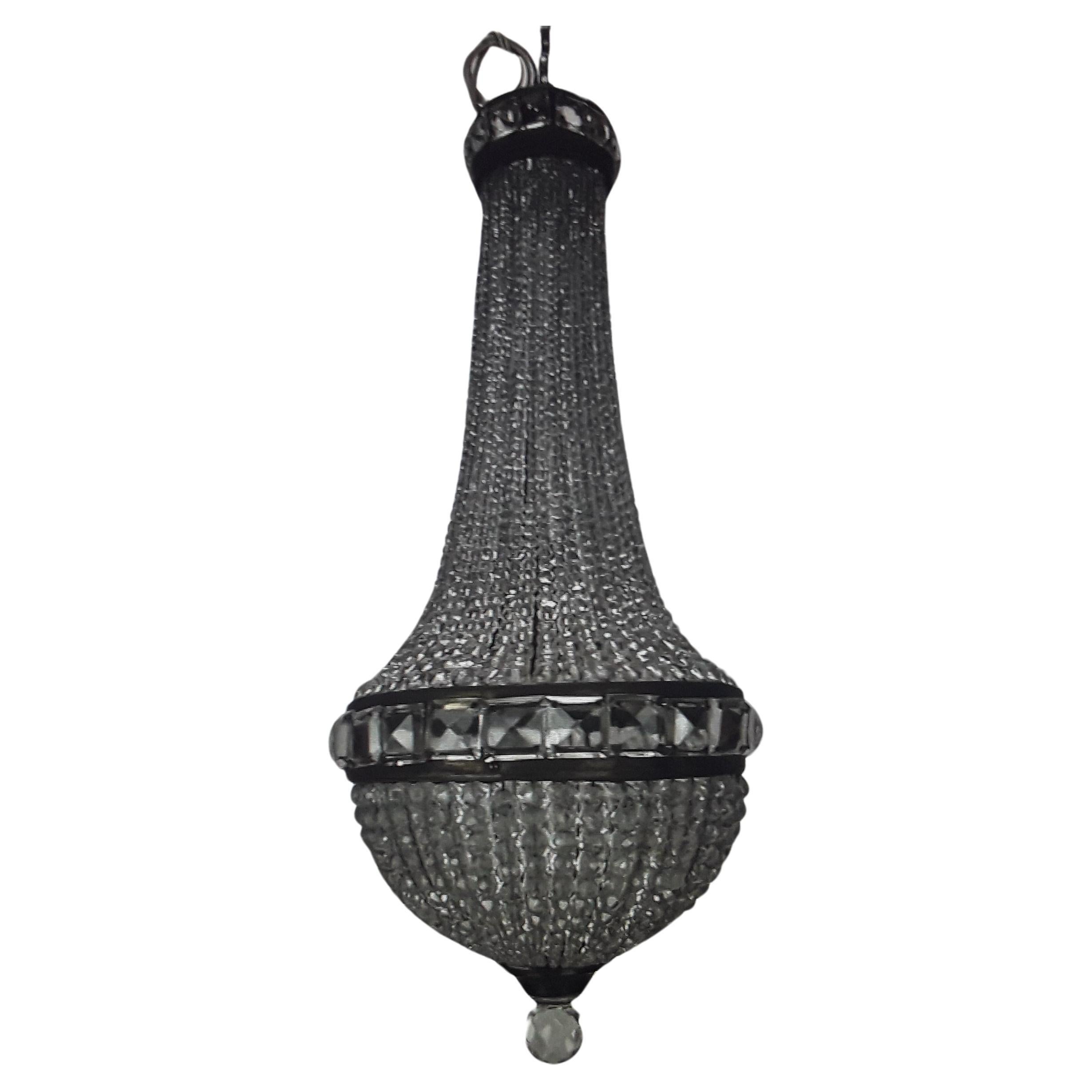 Lustre en cristal taillé et perlé en cascade de style Empire européen de 1920