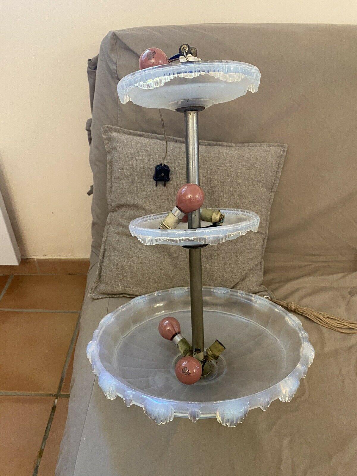 Early 20th Century 1920 French Art Deco 3 Tier Glacier Form Opalescent Art Glass 7 Light Chandelier For Sale