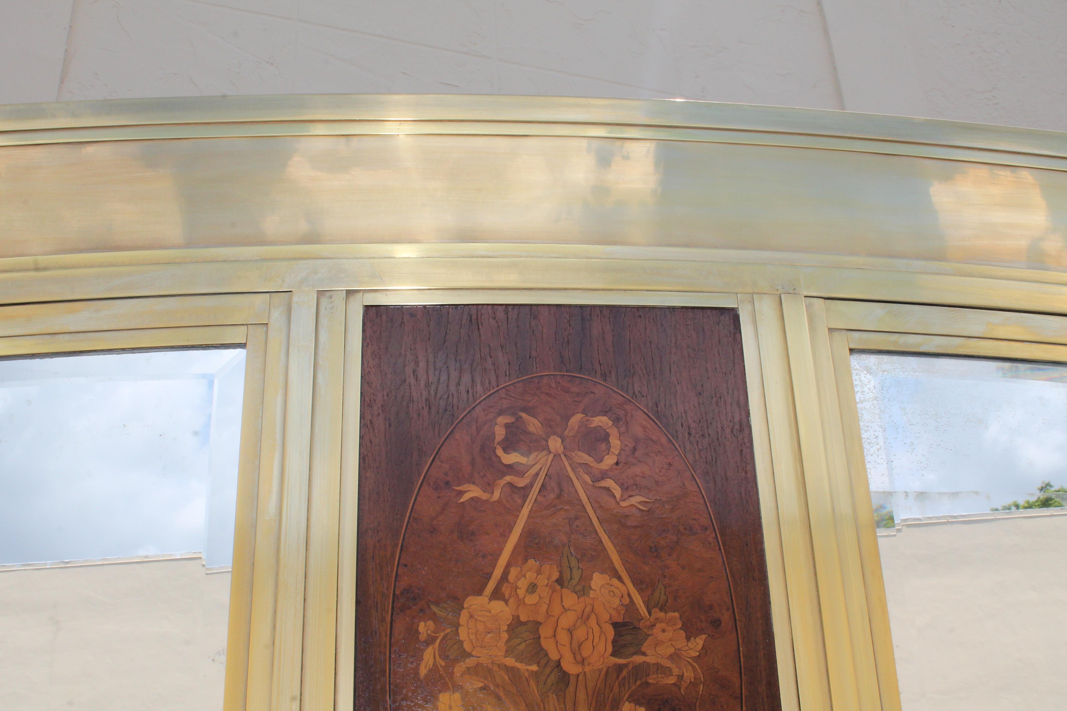Armoire/armoire Art déco française de 1920 en laiton massif de qualité supérieure avec incrustation exotique Bon état - En vente à Opa Locka, FL