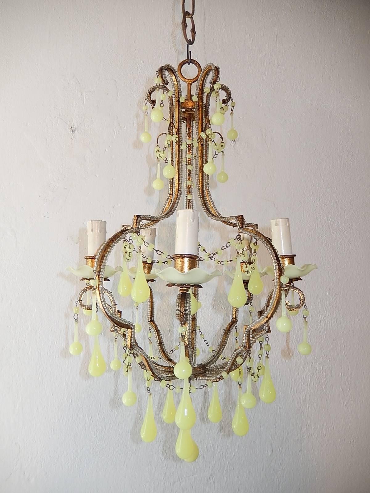 1920 French Beaded Yellow Opaline Bobeches, Beads and Drops Chandelier In Excellent Condition In Modena (MO), Modena (Mo)