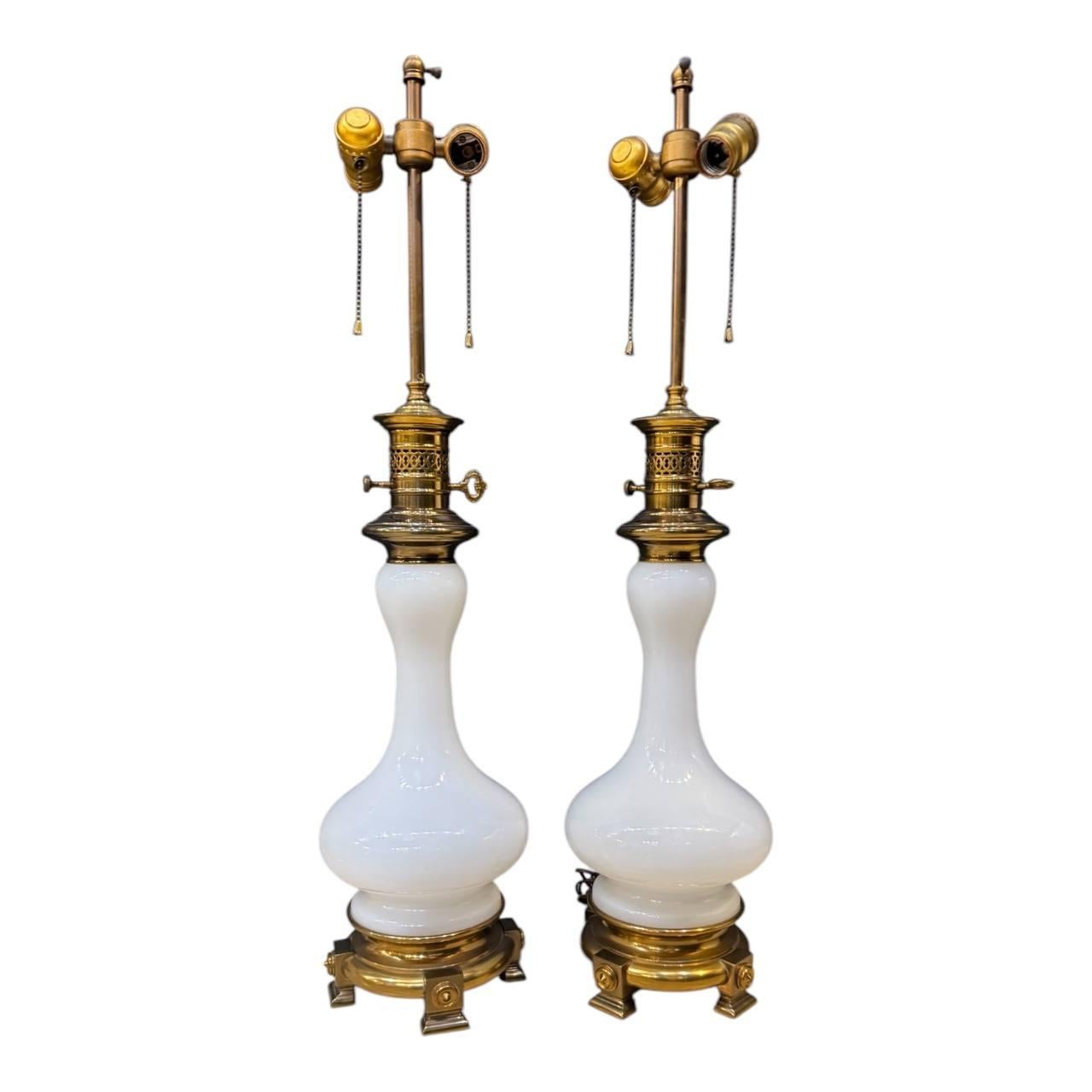 1920 Lampade da tavolo in vetro French Opaline