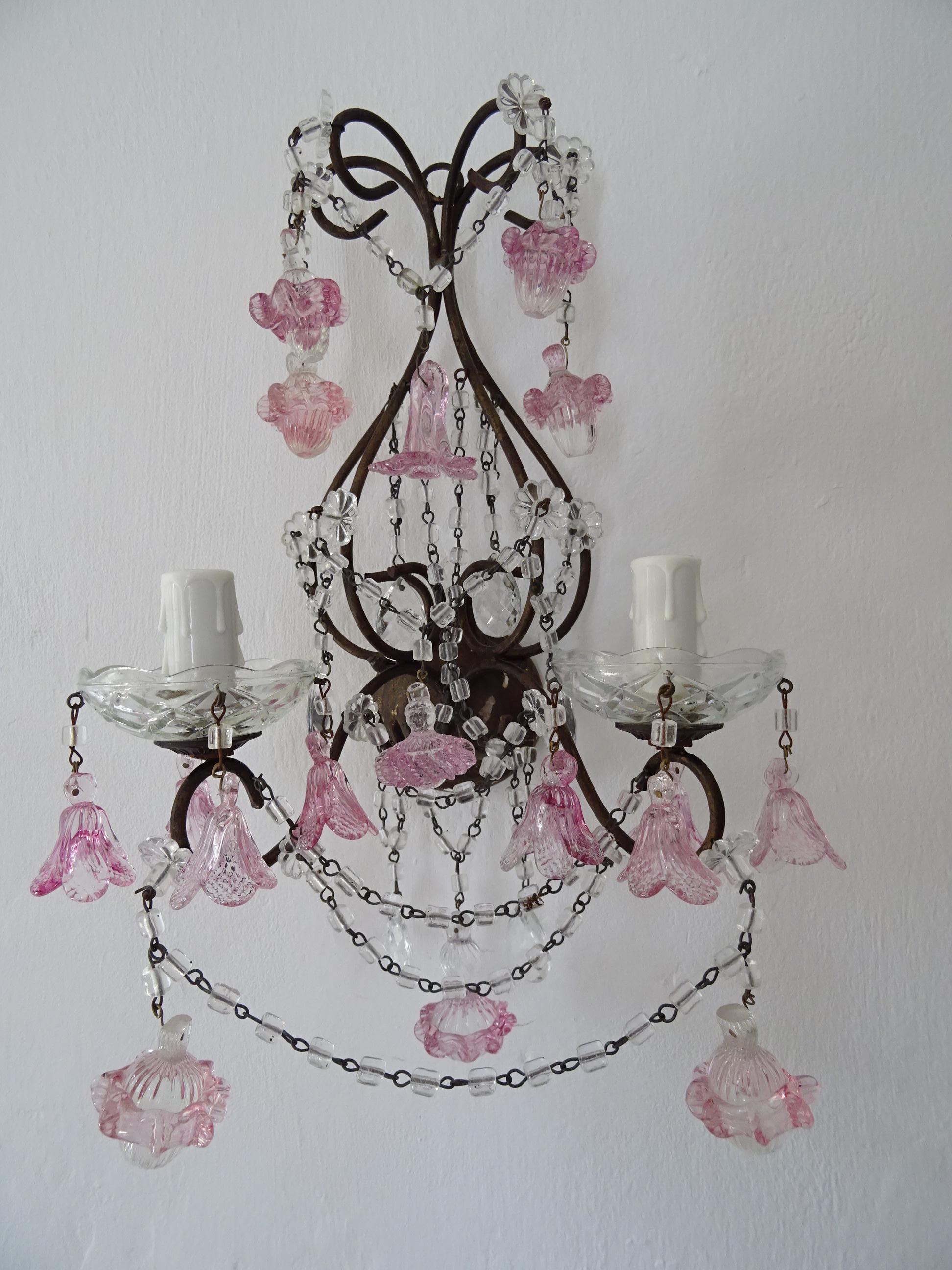 Early 20th Century 1920 French Pink Fuchsia Murano Balls & Ribbons Giltwood Crystal Prisms Sconces For Sale