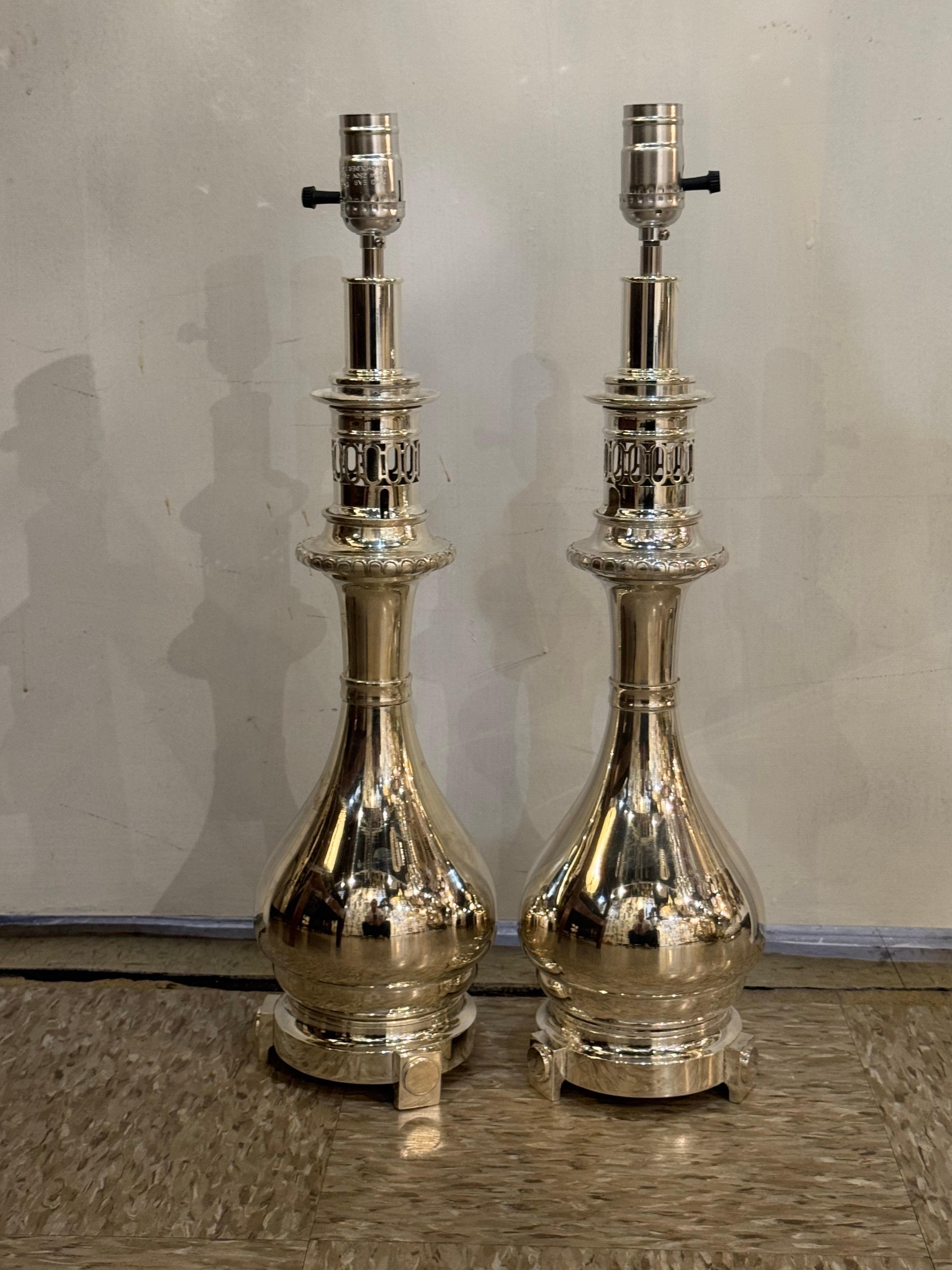 Français Lampes de table françaises en métal argenté de 1920 en vente