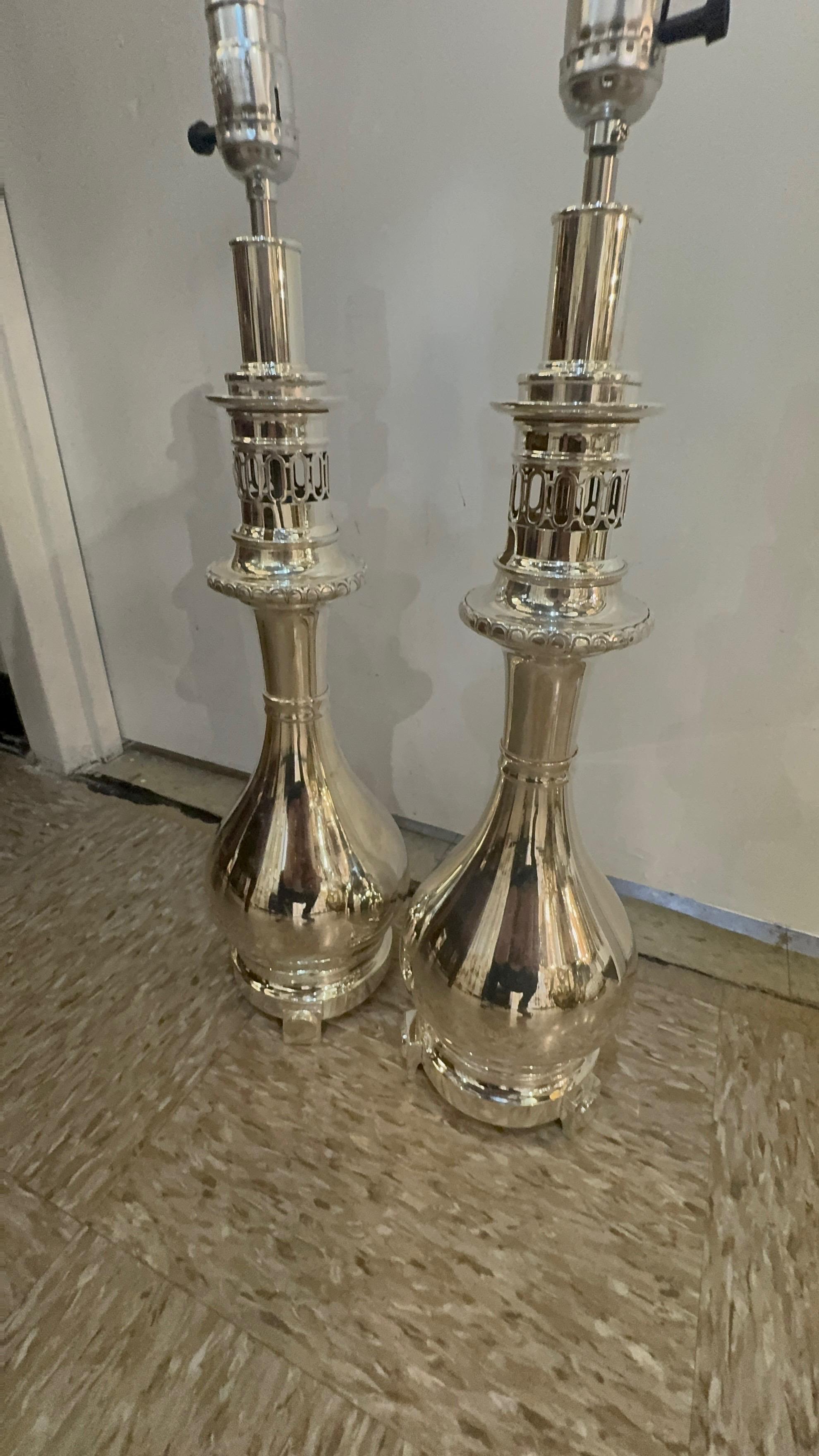 Lampes de table françaises en métal argenté de 1920 Bon état - En vente à New York, NY