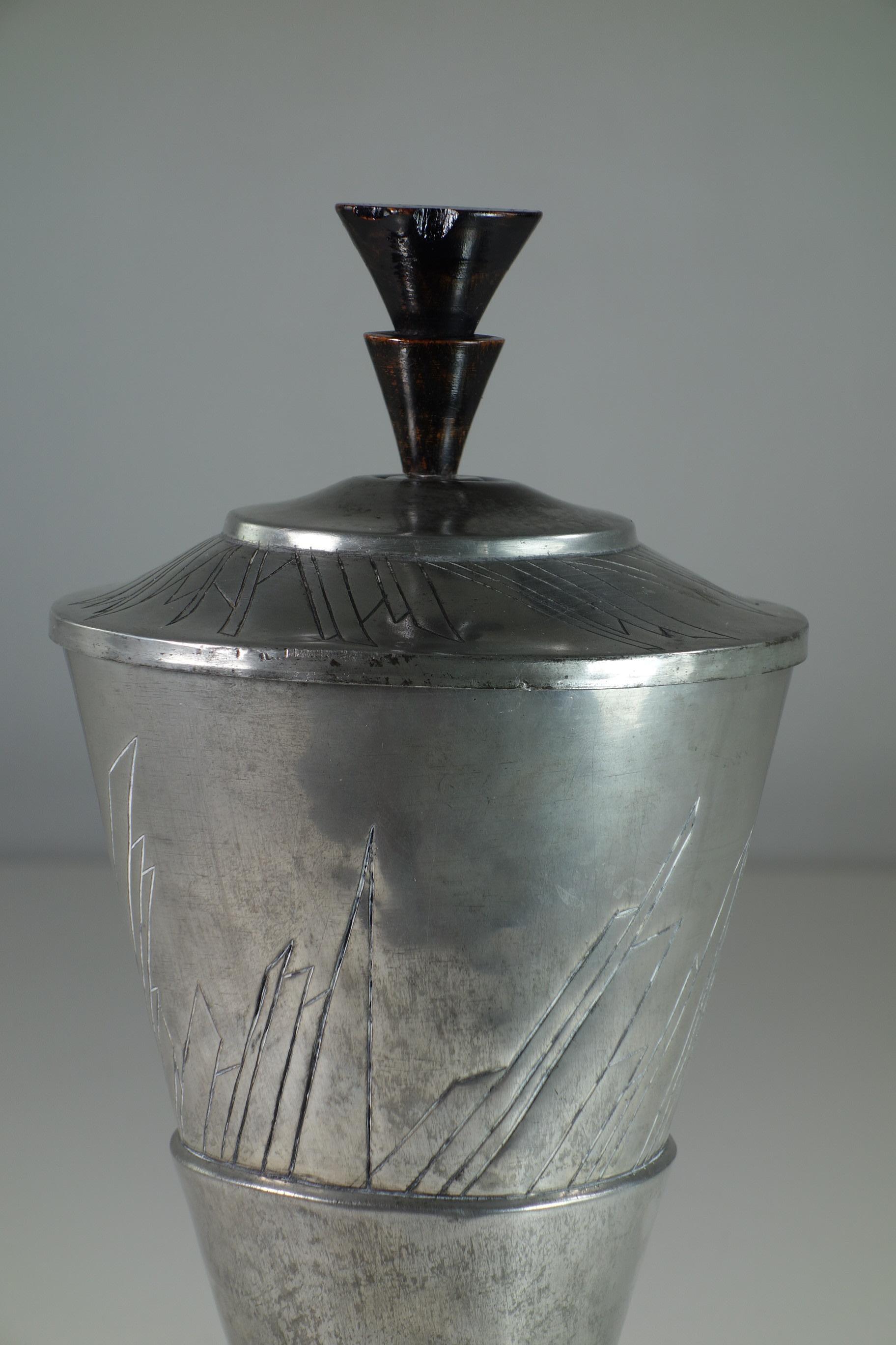1920 Futurist Metal Black Wood Urn Vase In Good Condition For Sale In Brescia, IT
