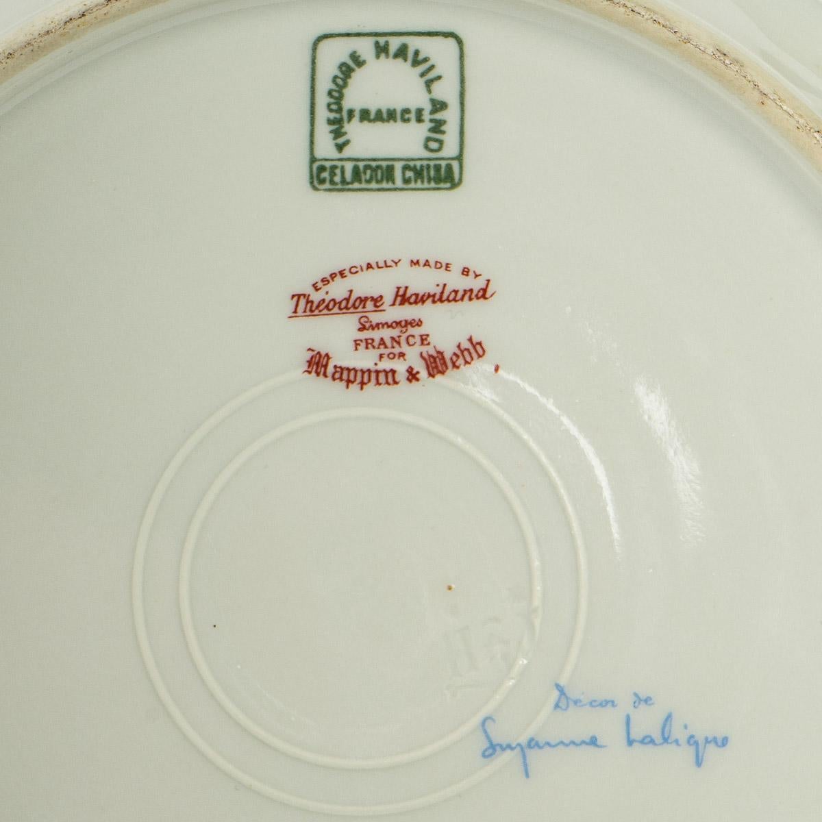 1920 Haviland, Set of 11 Porcelain Celadon Plates Nicole by Suzanne Lalique In Good Condition In Boulogne Billancourt, FR
