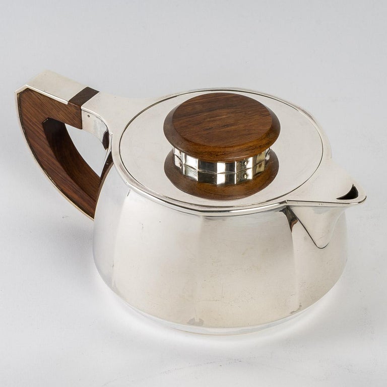 1920 Jean E. Puiforcat, Tea and Coffee Set in Sterling Silver and Rosewood In Good Condition For Sale In Boulogne Billancourt, FR