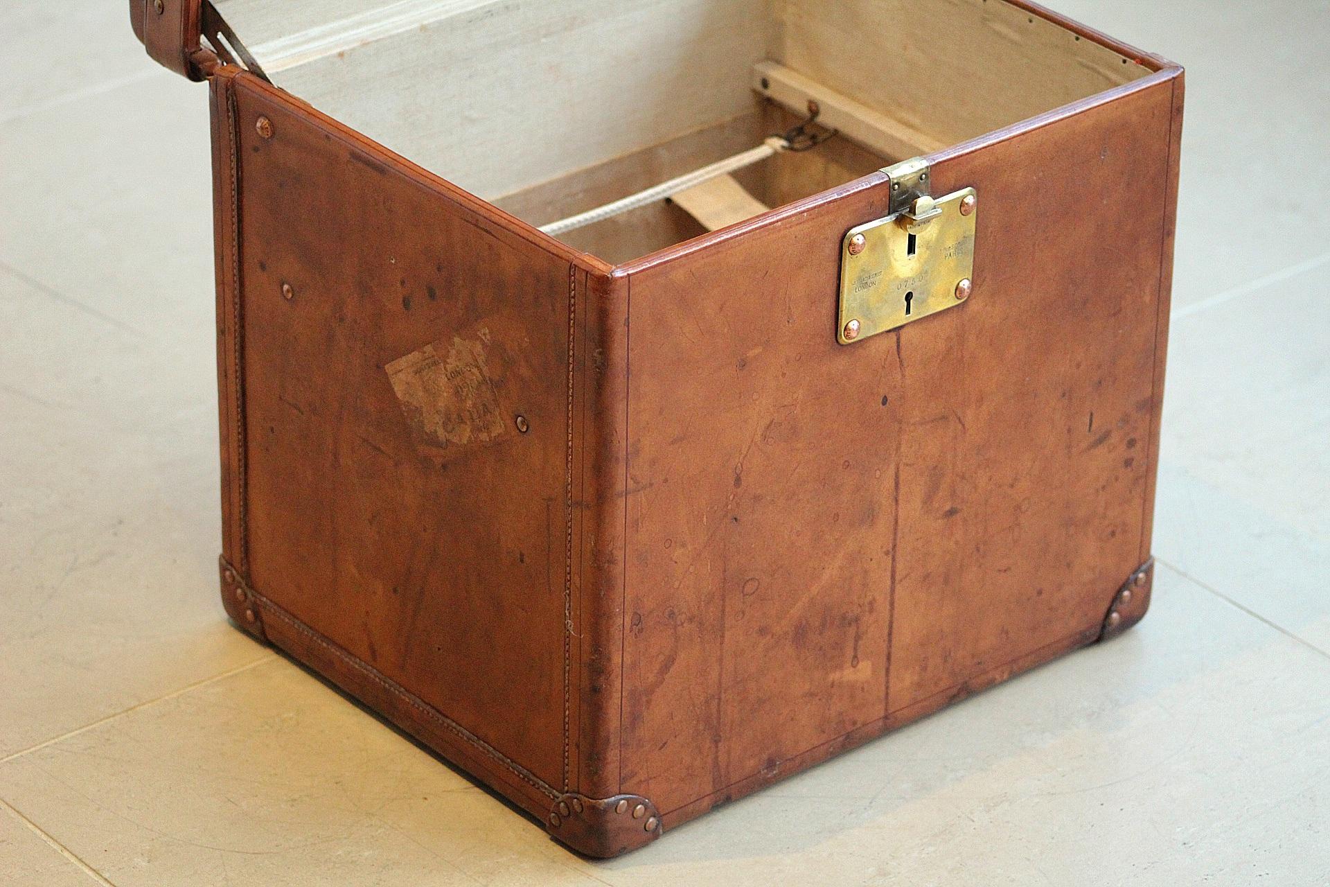 1920 Louis Vuitton Rindsleder Hutschachtel Kofferraum im Angebot 6