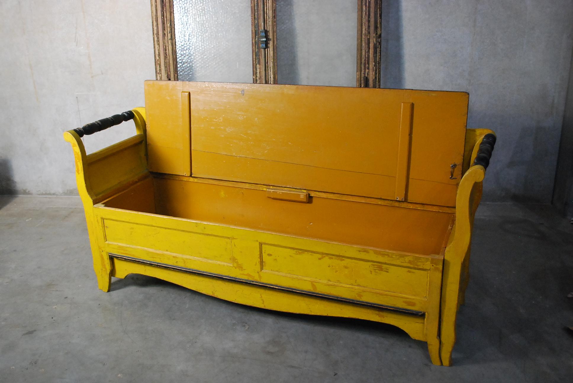 Country 1920 Mennonite Sleep Bench in Original Paint