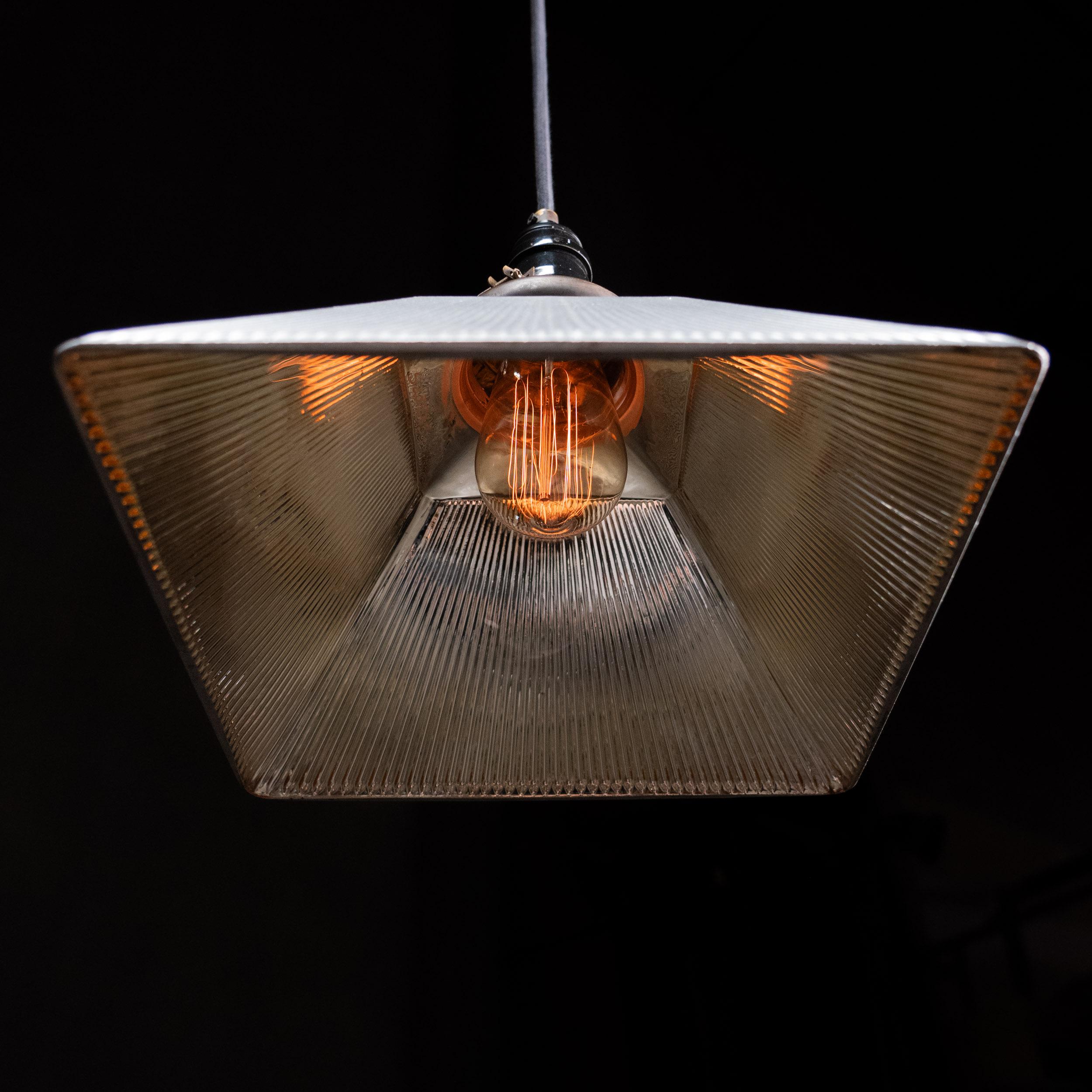 1920 luci a sospensione industriali in vetro di mercurio in vendita 1