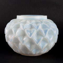 1920 Original René Lalique Languedoc Vase in Opalescent Glass, Leaves