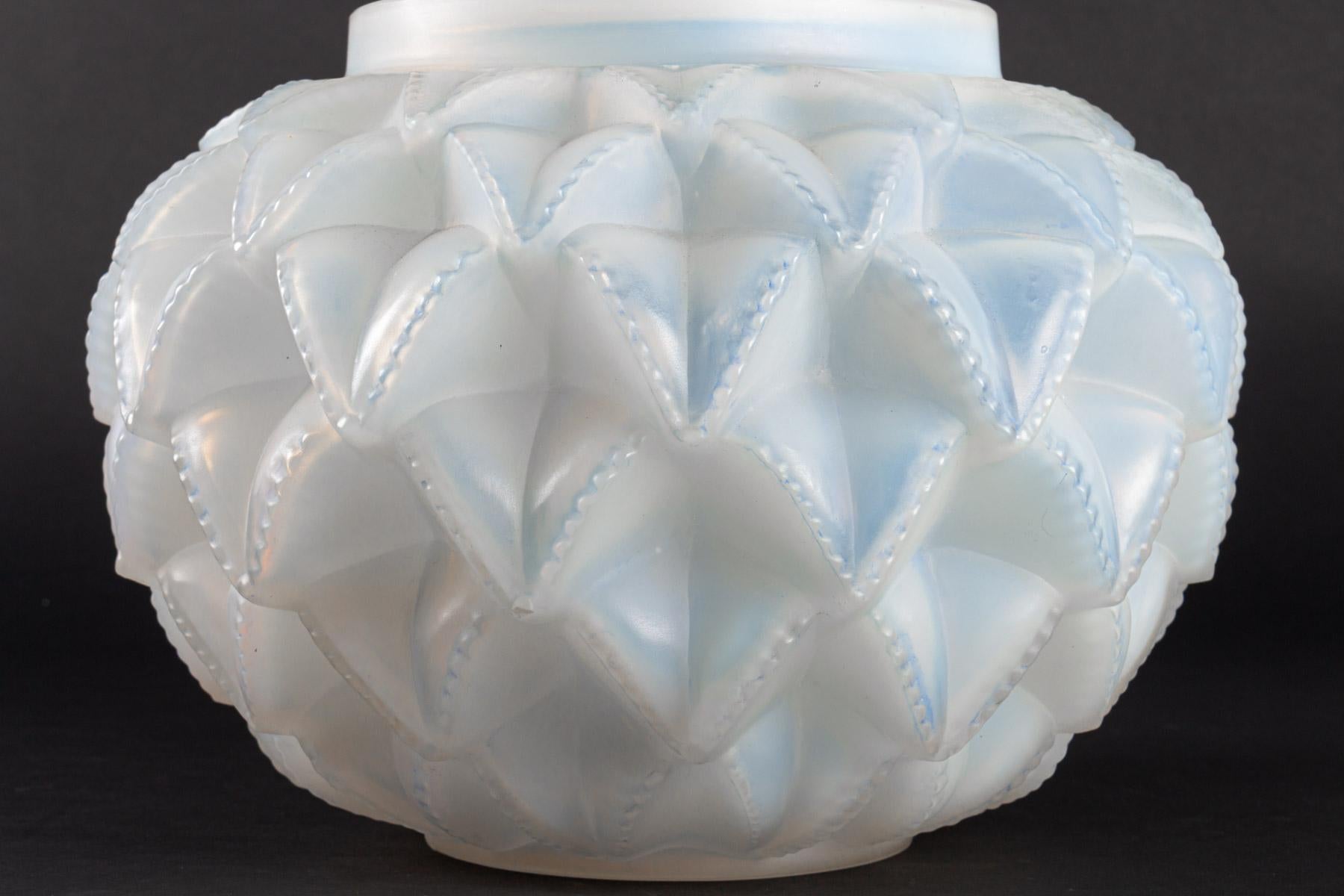 Art Deco 1920 Original René Lalique Languedoc Vase in Opalescent Glass, Leaves