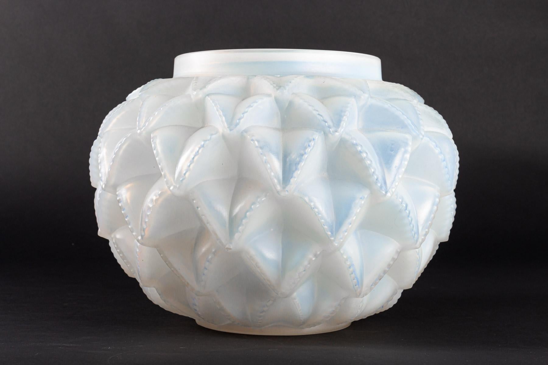 1920 Original René Lalique Languedoc Vase in Opalescent Glass, Leaves 1