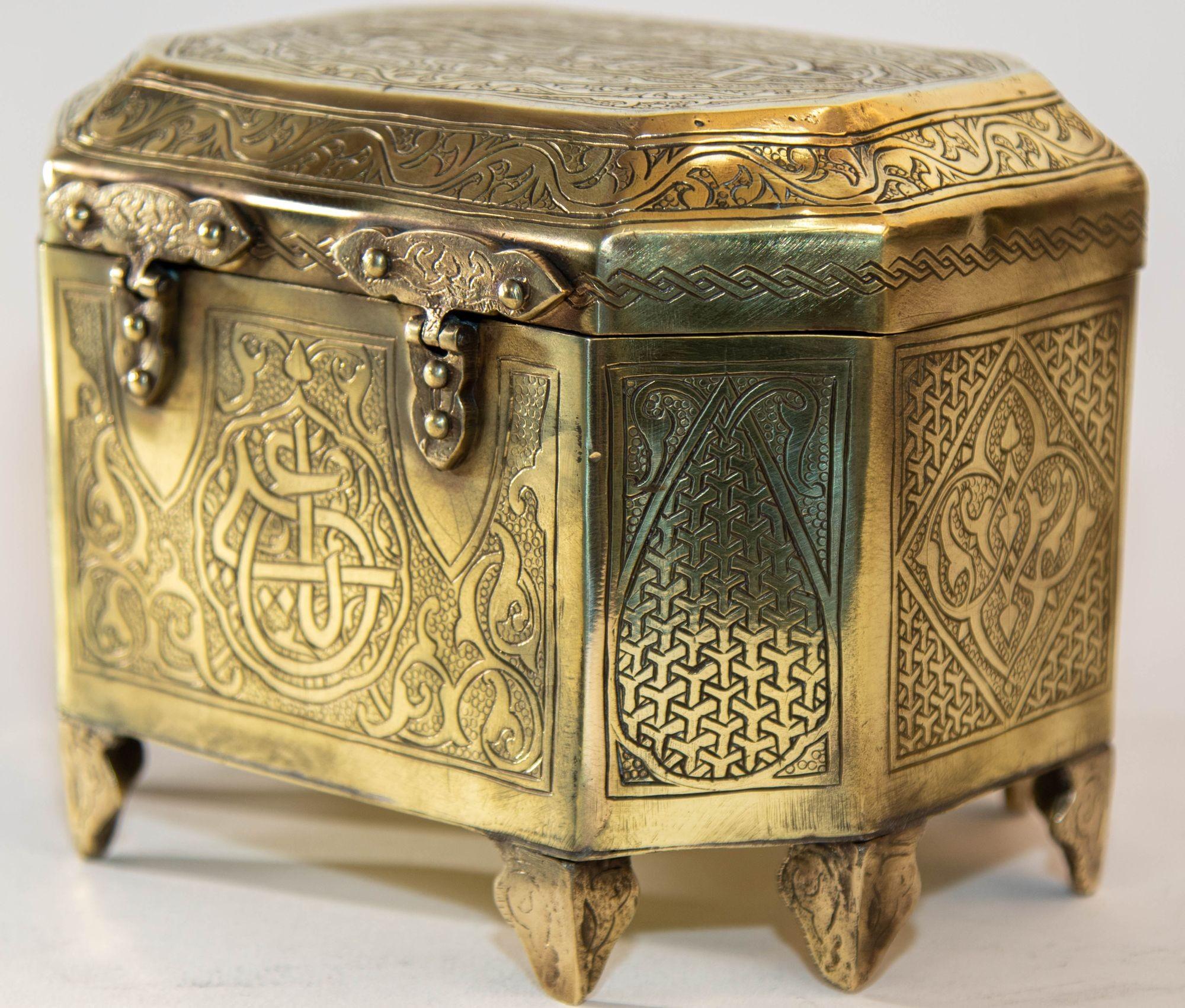 1920 Persian Brass Jewelry Box in Mamluk Revival Damascene Moorish Islamic Style For Sale 4