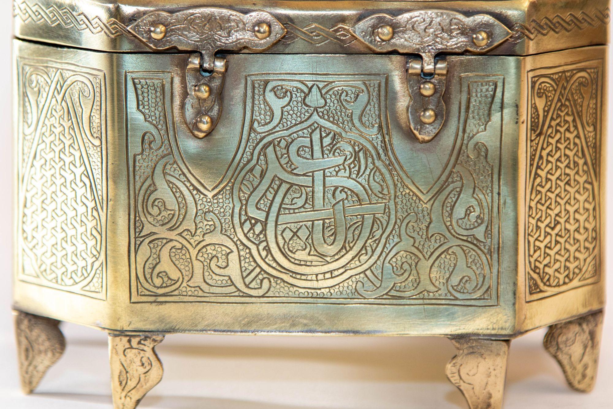 1920 Persian Brass Jewelry Box in Mamluk Revival Damascene Moorish Islamic Style For Sale 5