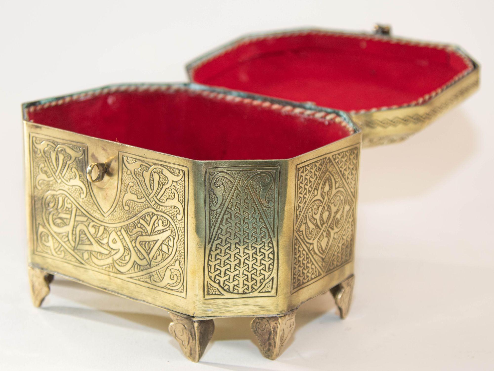 1920 Persian Brass Jewelry Box in Mamluk Revival Damascene Moorish Islamic Style For Sale 7