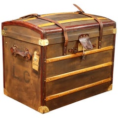 1920, R2537 Curved Moynat Trunk with Its Key