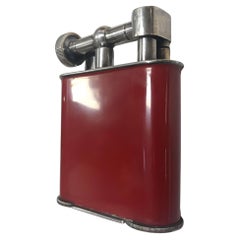 Encendedor de mesa francés con brazo elevador esmaltado rojo 1920