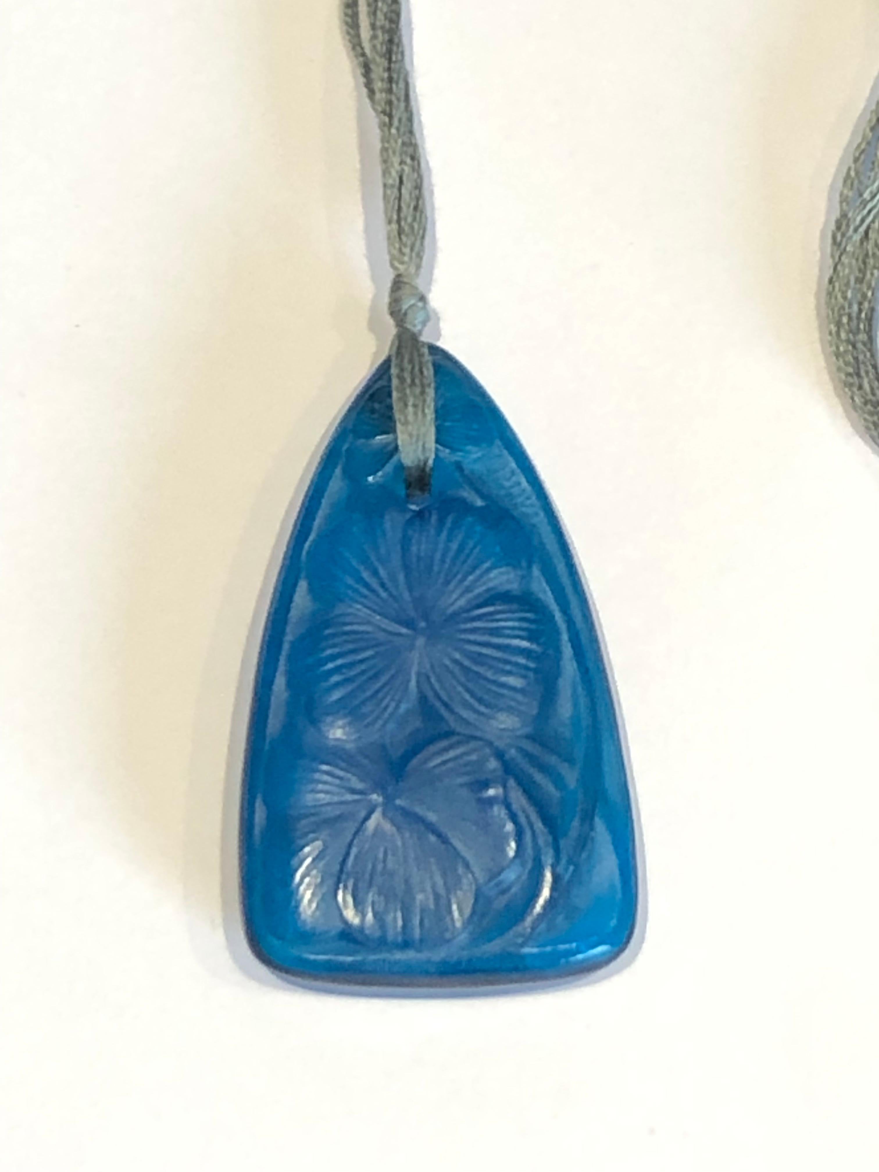 Women's or Men's 1920 René Lalique Bleu Electrique Trefles Pendant Electric Blue Clovers