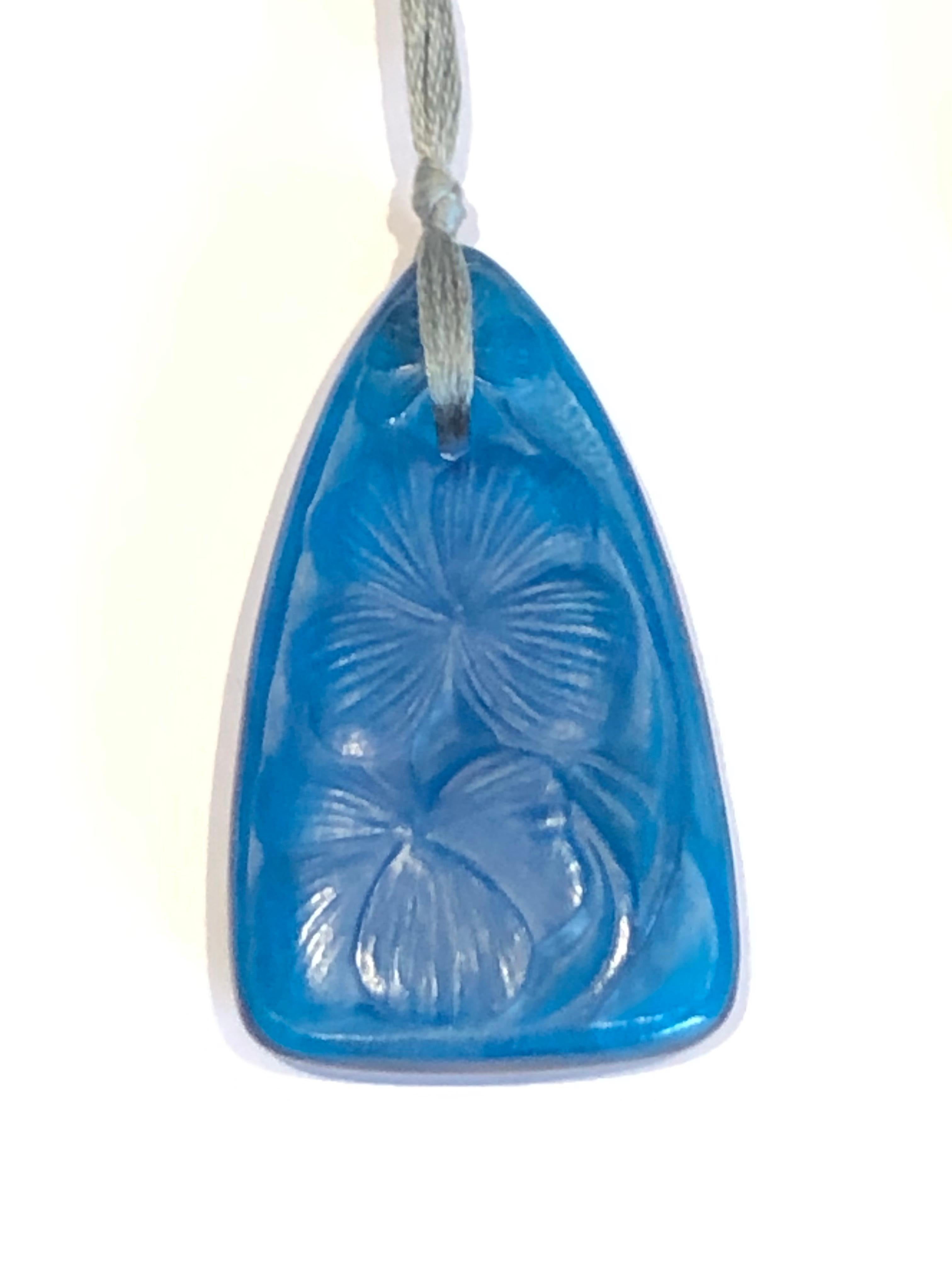 1920 René Lalique Bleu Electrique Trefles Pendant Electric Blue Clovers 1